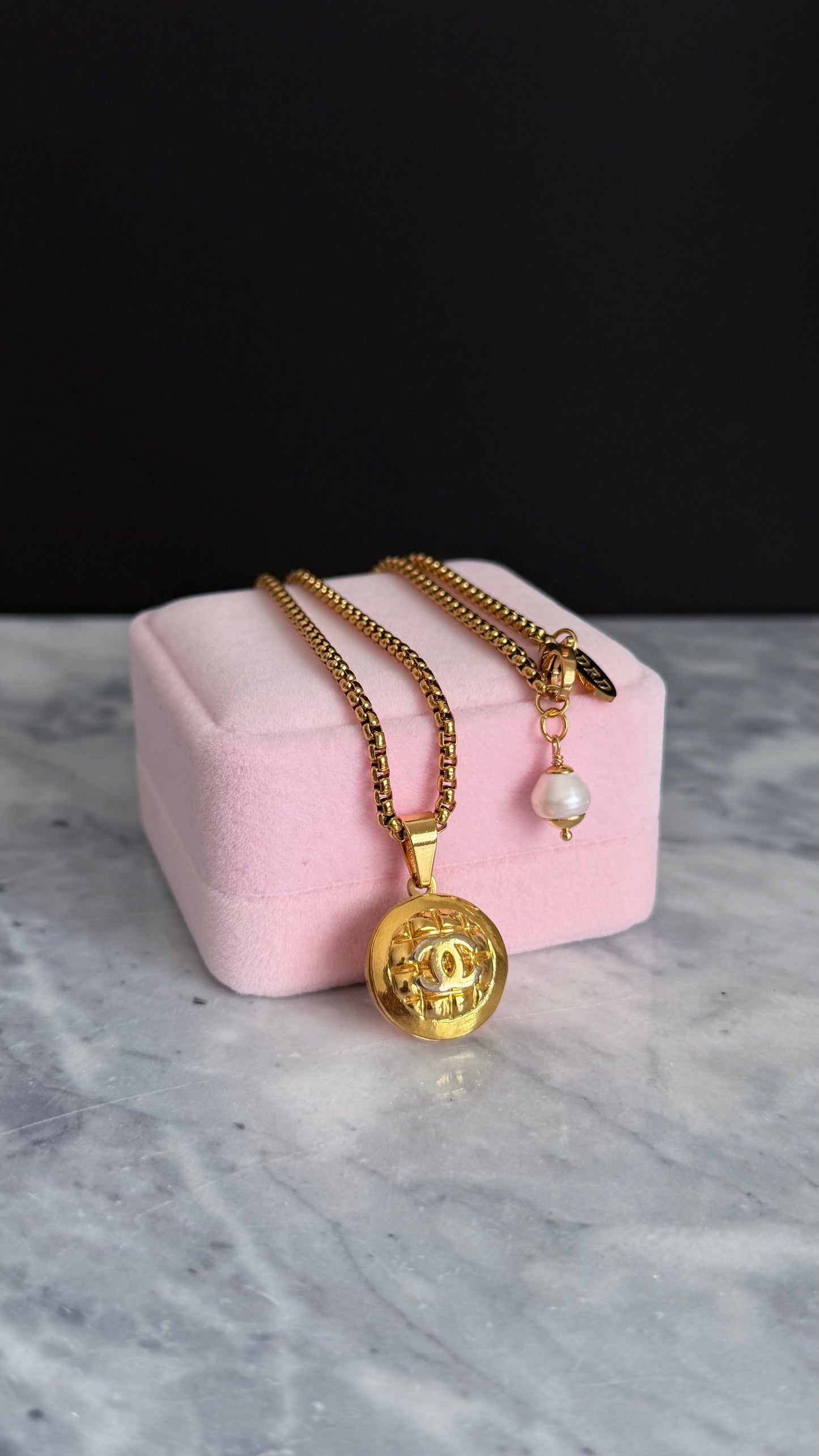 ✨Super rare Vintage Authentic reworked Gold button Necklace