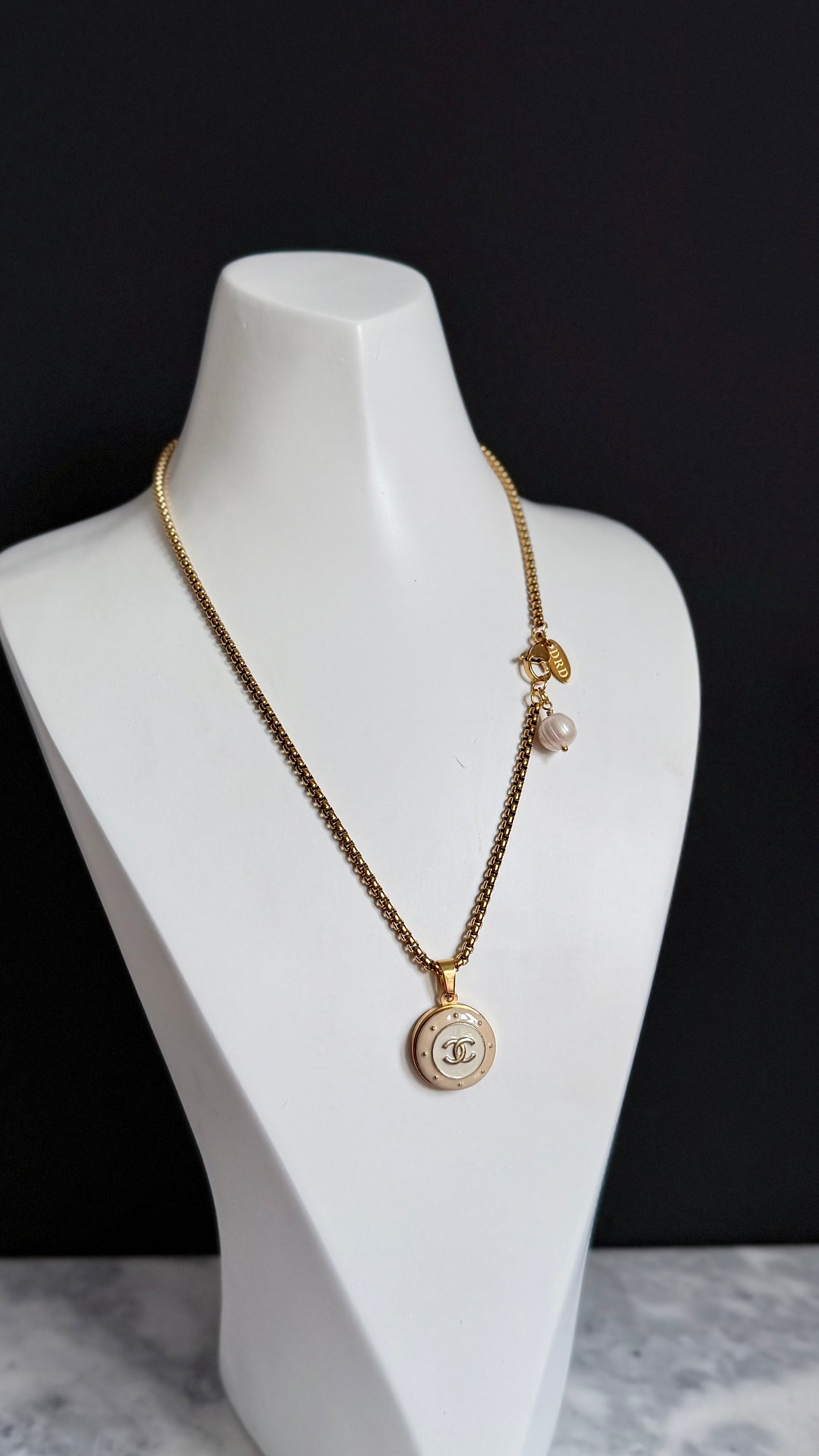 🤍 EXTREMELY RARE reworked button necklace