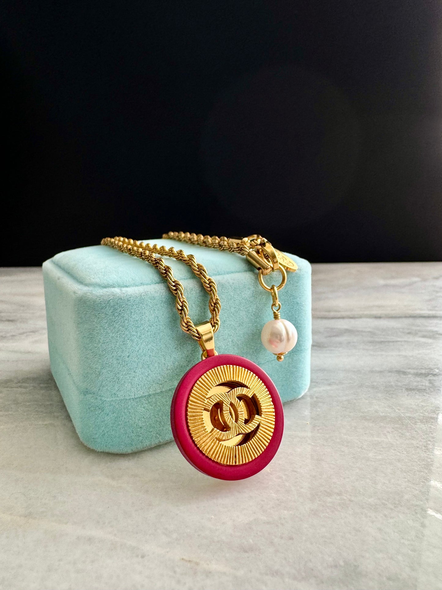 ❤️ extremely rare reworked large red button necklace