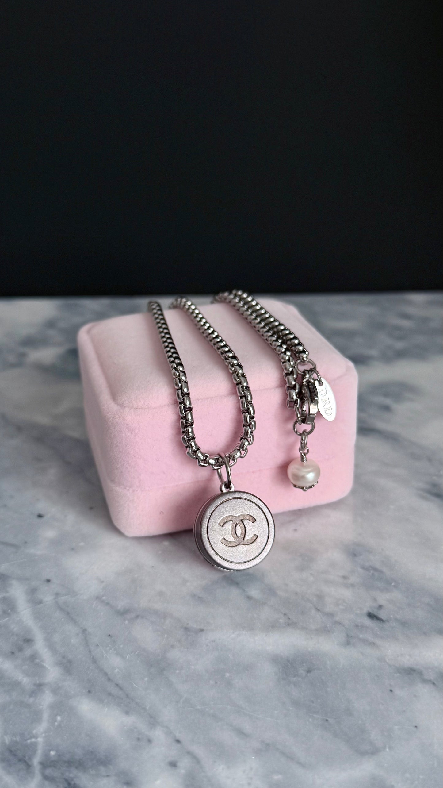 🤍 Extremely rare Vintage Authentic reworked button Necklace - ONE OF A KIND
