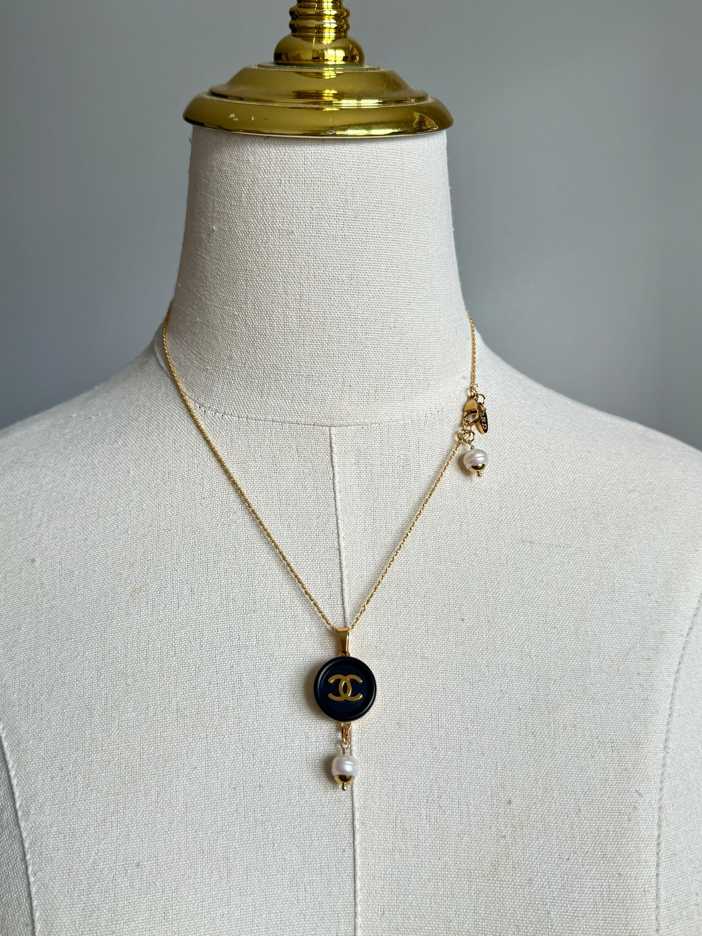 🖤 Vintage Authentic reworked Gold button Necklace. Gold vermeil over sterling silver