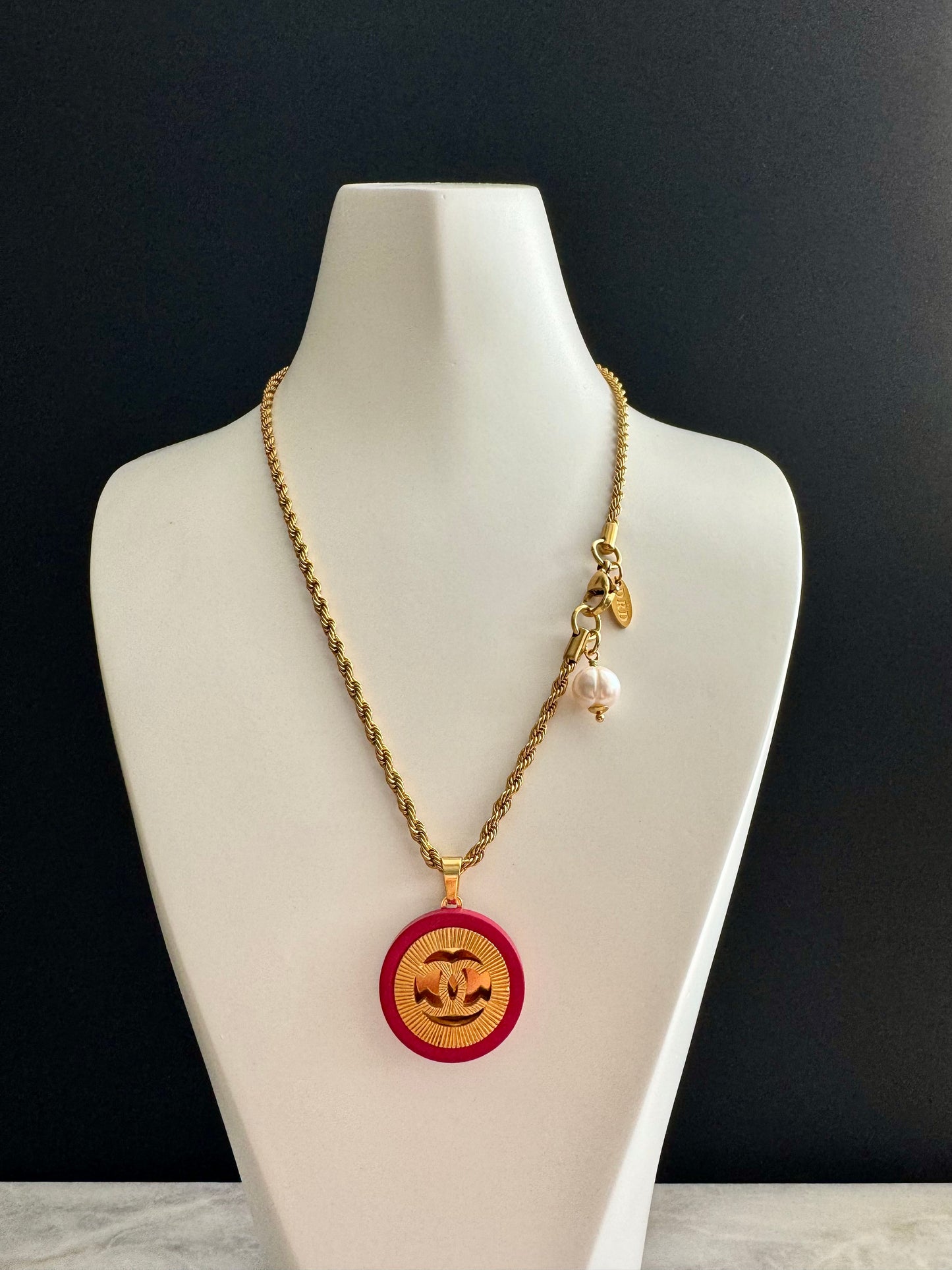 ❤️ extremely rare reworked large red button necklace