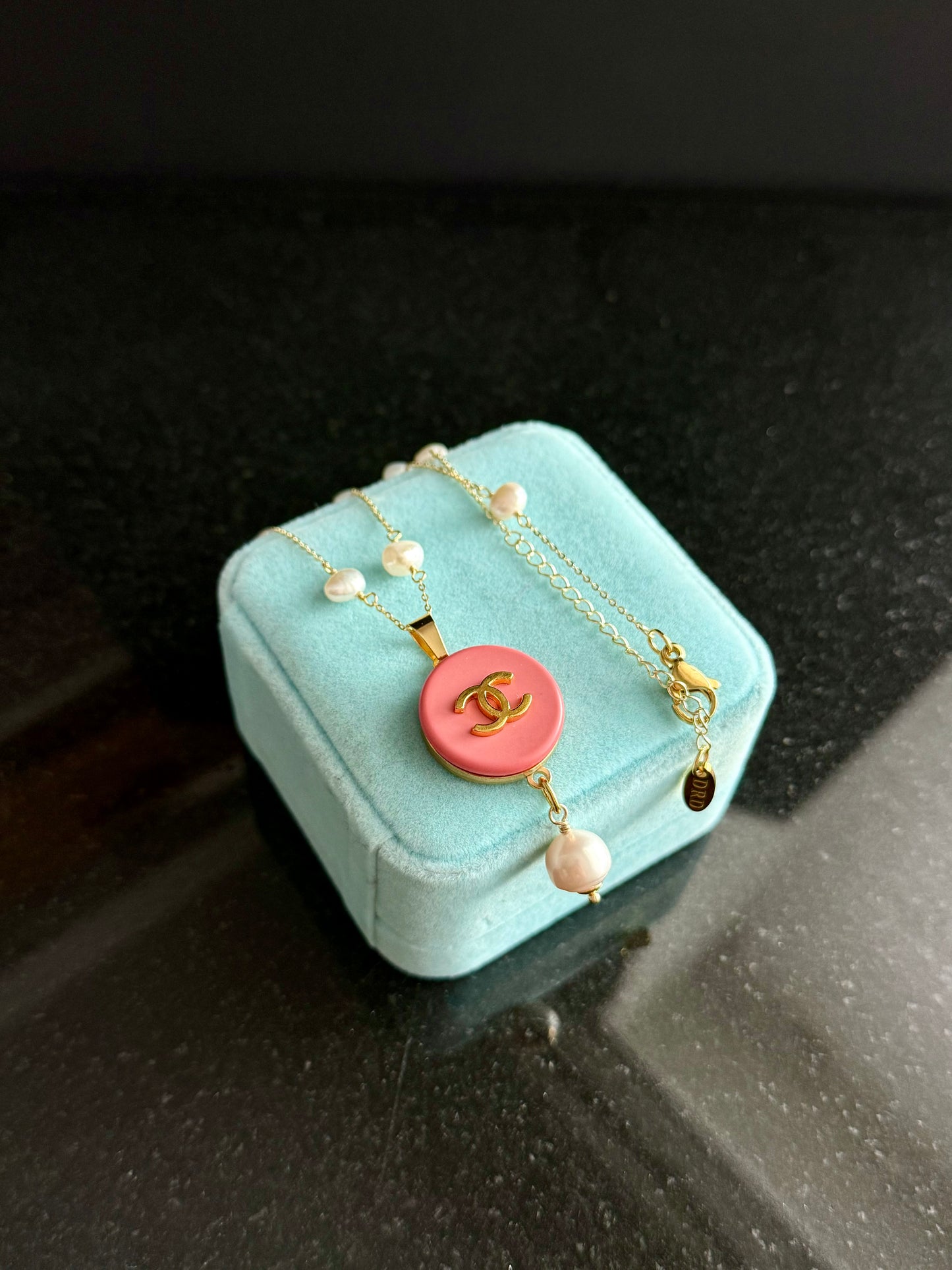🌸 One of a kind delicate Authentic Reworked button necklace - 2 out of 2 bigger size