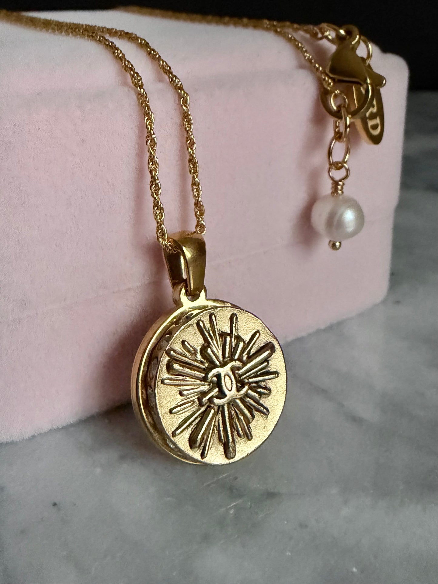 ✨RARE Vintage Authentic button Necklace