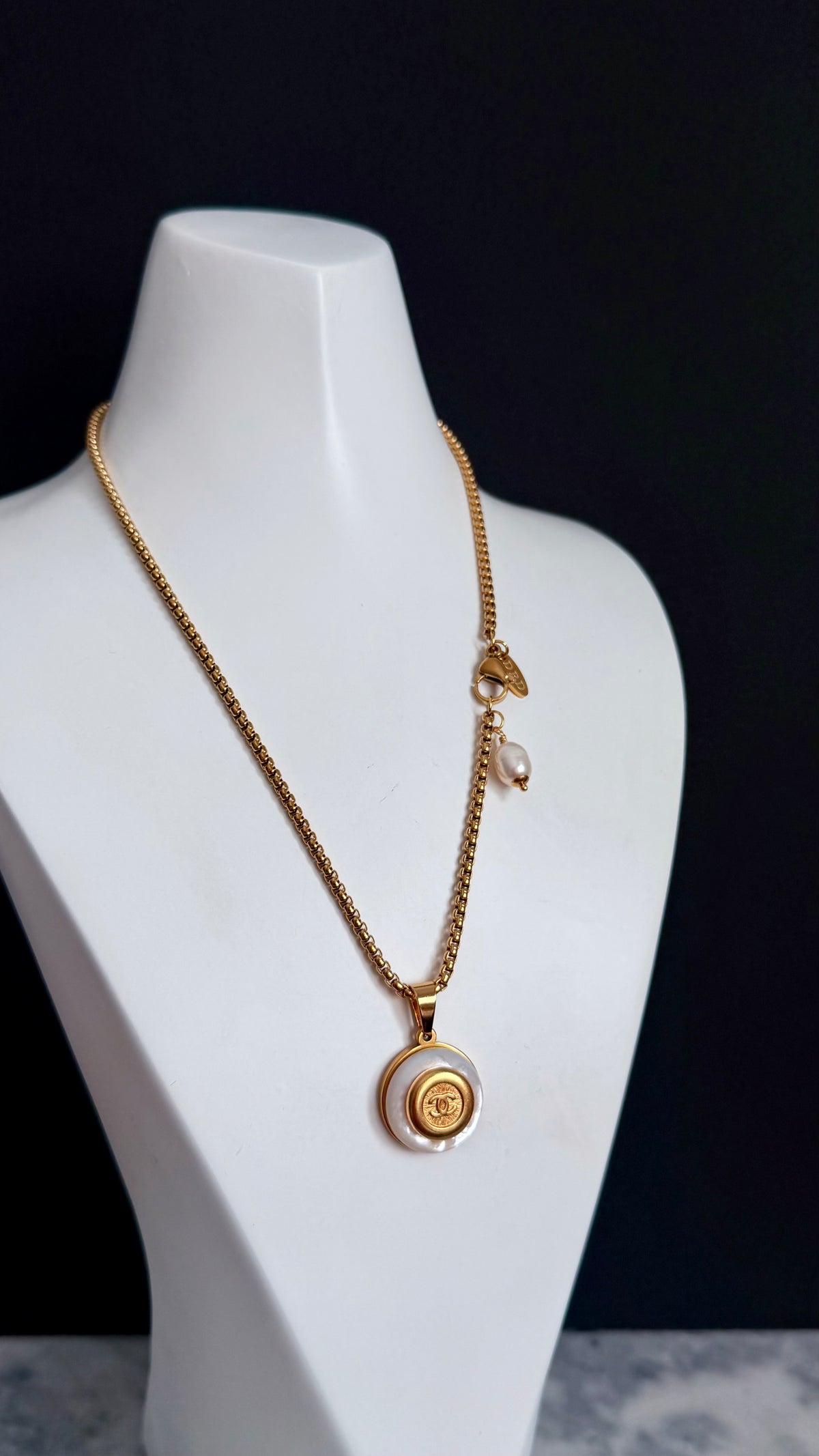 ✨ SUPER RARE MOTHER OF PEARL and Vintage Authentic reworked Gold button Necklace