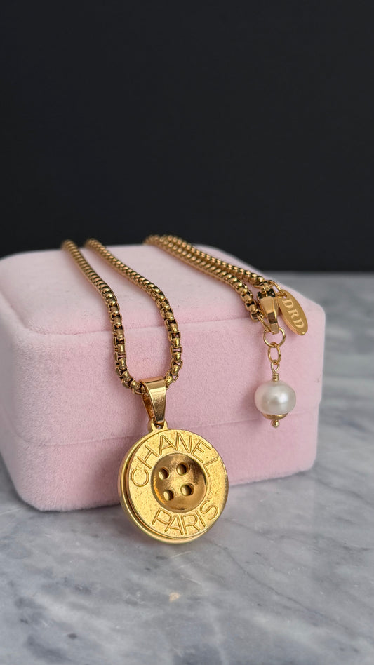 ✨Extremely rare Authentic Reworked gold Button Necklace