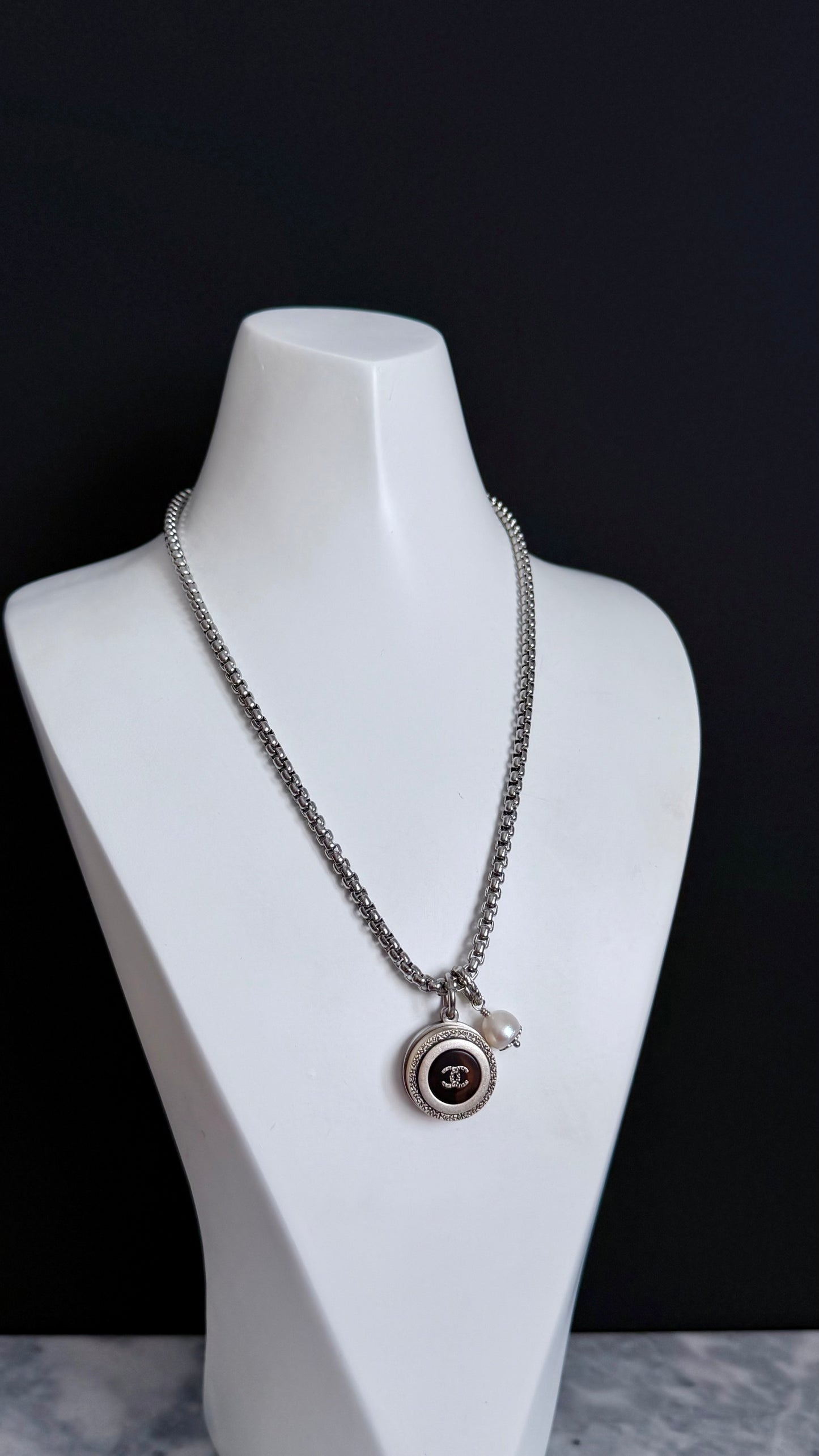 🤍 Extremely rare Vintage Authentic reworked button Necklace - ONE OF A KIND