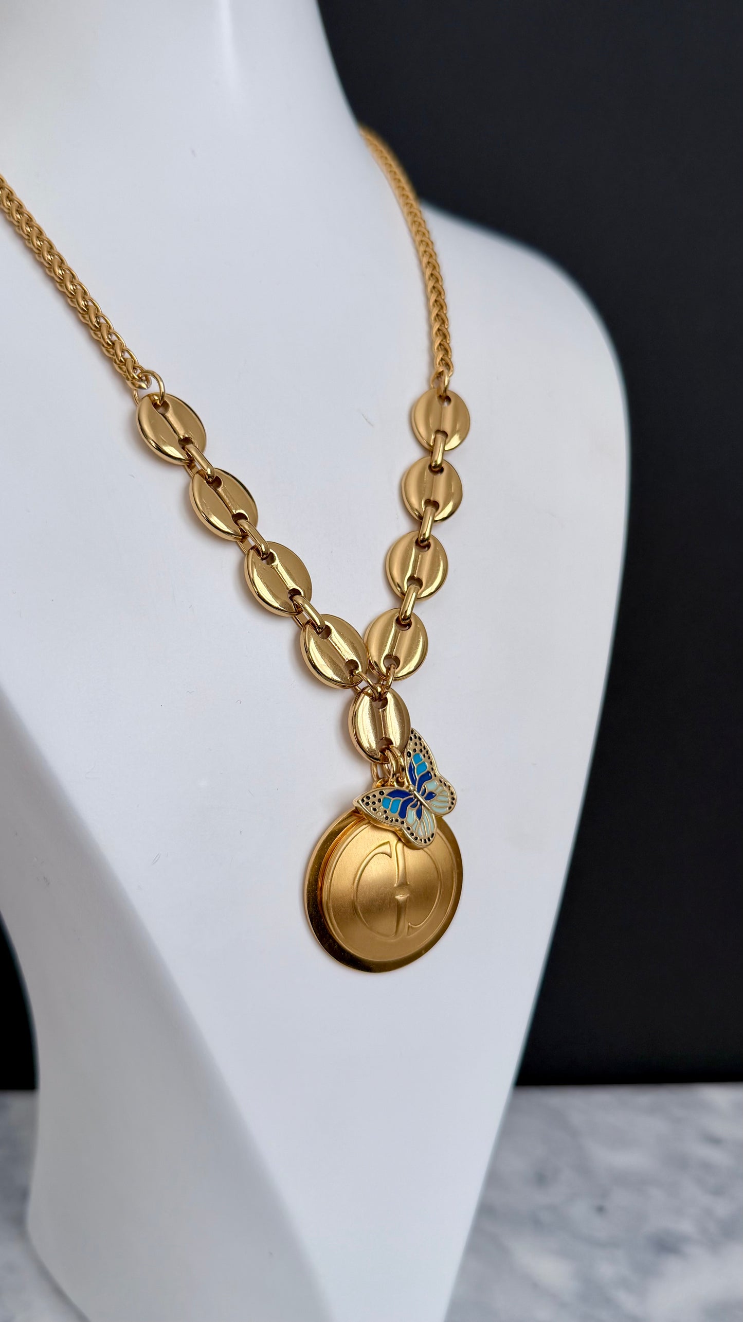 🦋 Gold reworked Vintage Gucci button necklace • high quality