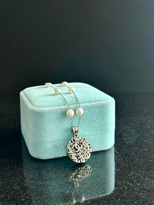 🤍 One of a kind Authentic Reworked button pearl necklace