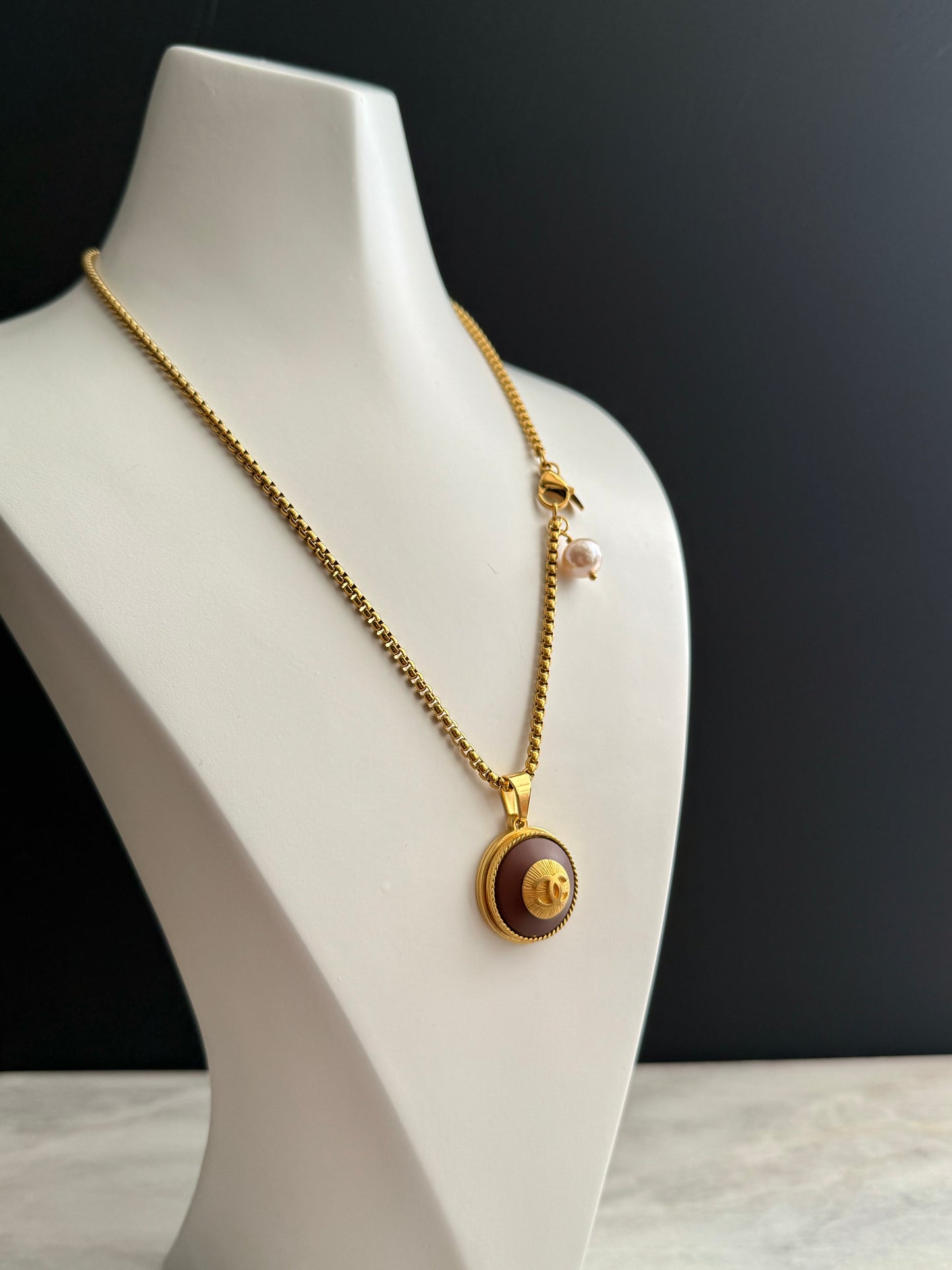 “Kitty” brown Vintage Authentic reworked Gold button Necklace