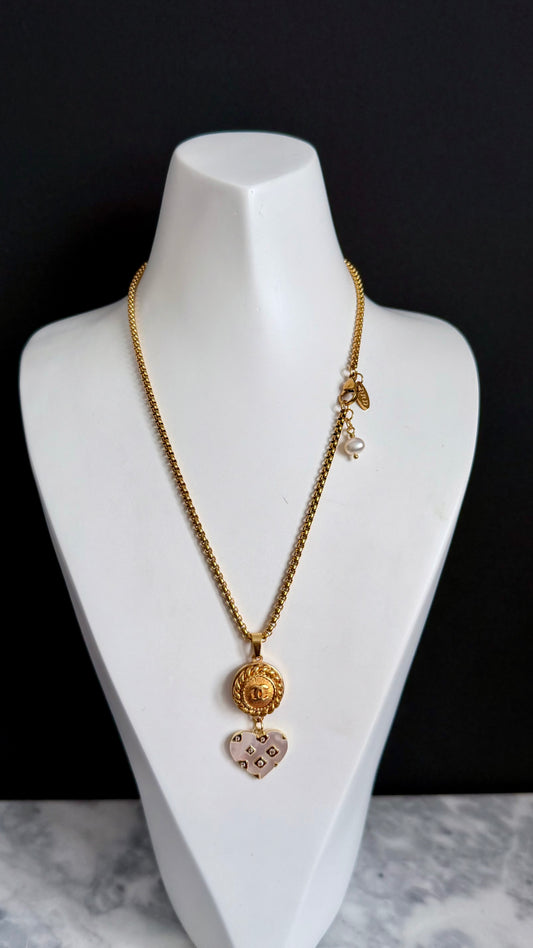 🤍 One of a kind delicate Authentic Reworked button necklace