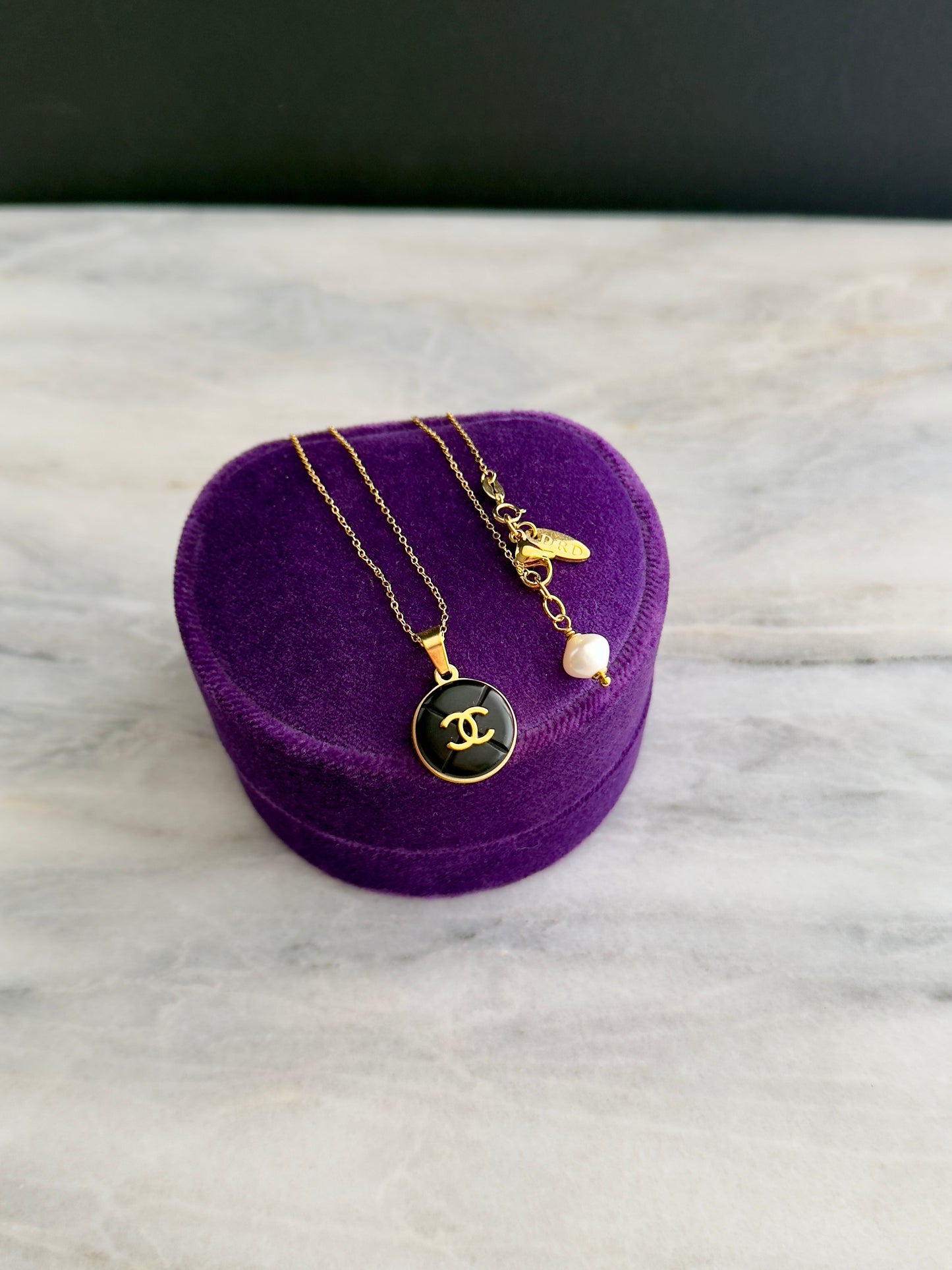 🖤 delicate small reworked black button necklace