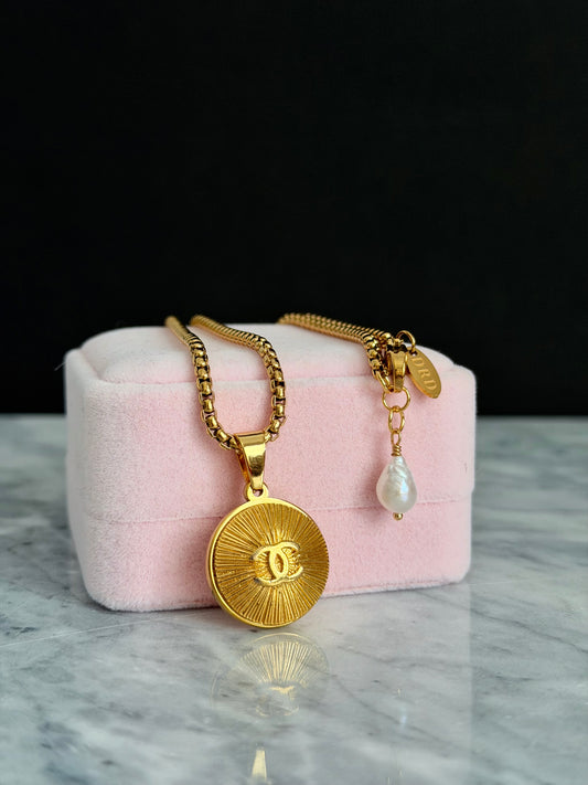 ✨Extremely rare Authentic Reworked gold Button Necklace