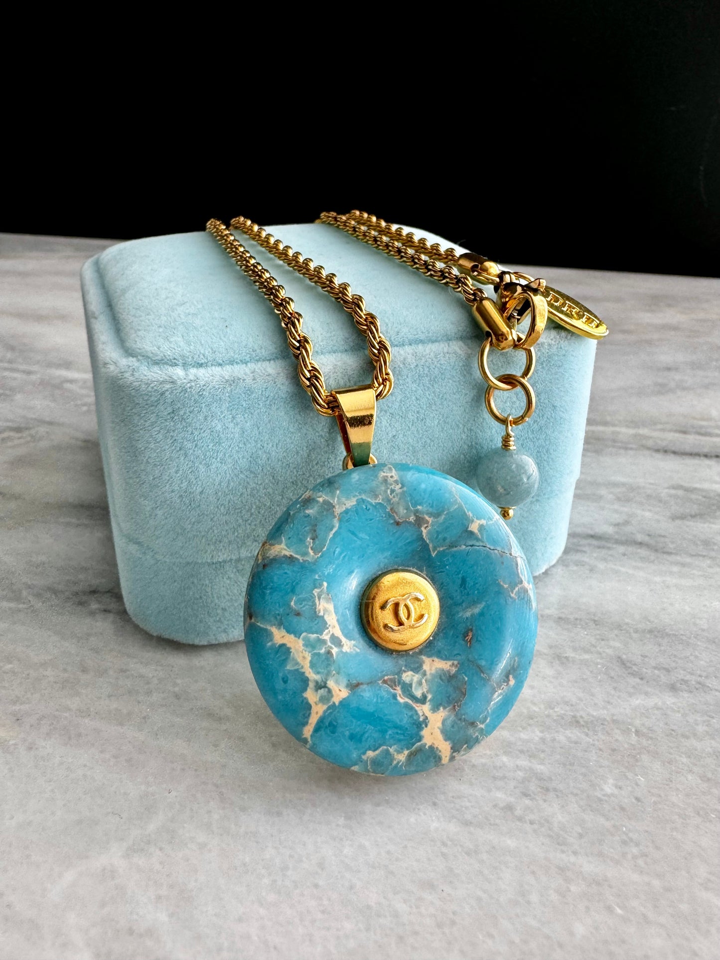 🩵 Vintage reworked button and blue veiny stone necklace