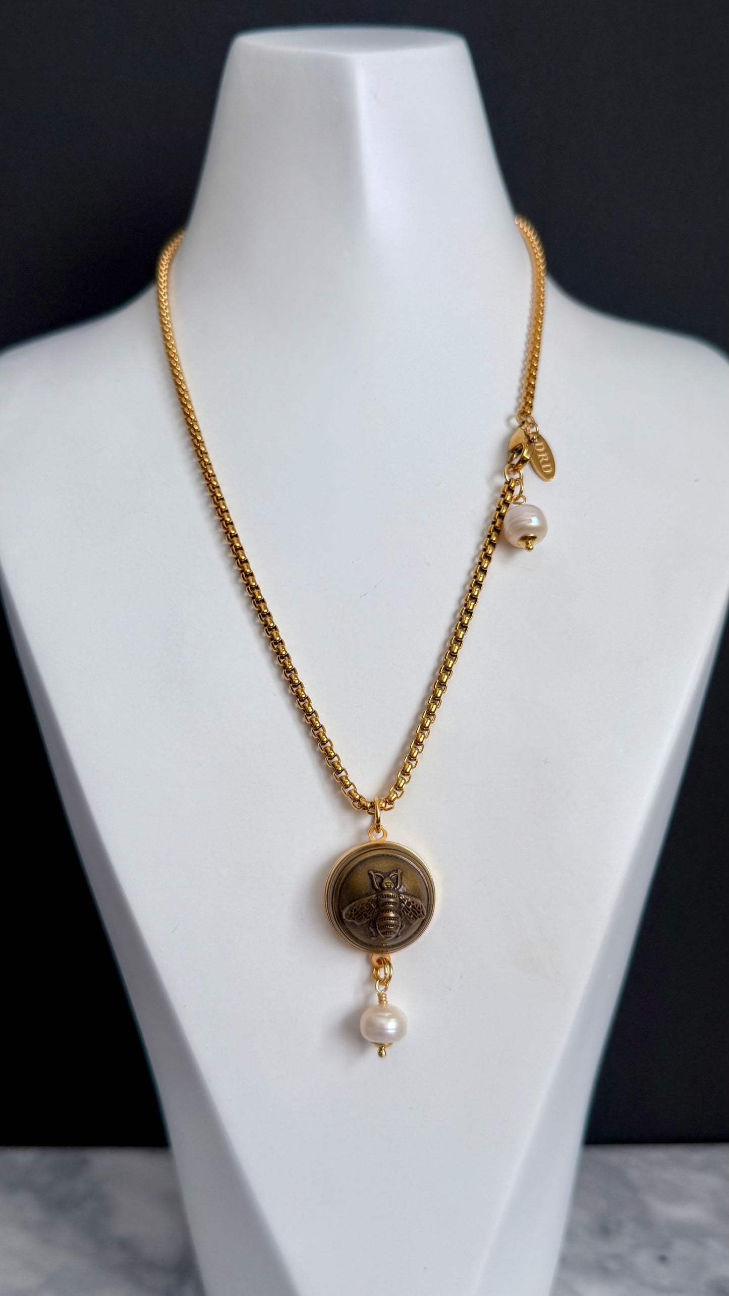 🐝 Antique Gold Vintage Gucci charm chain necklace • high quality