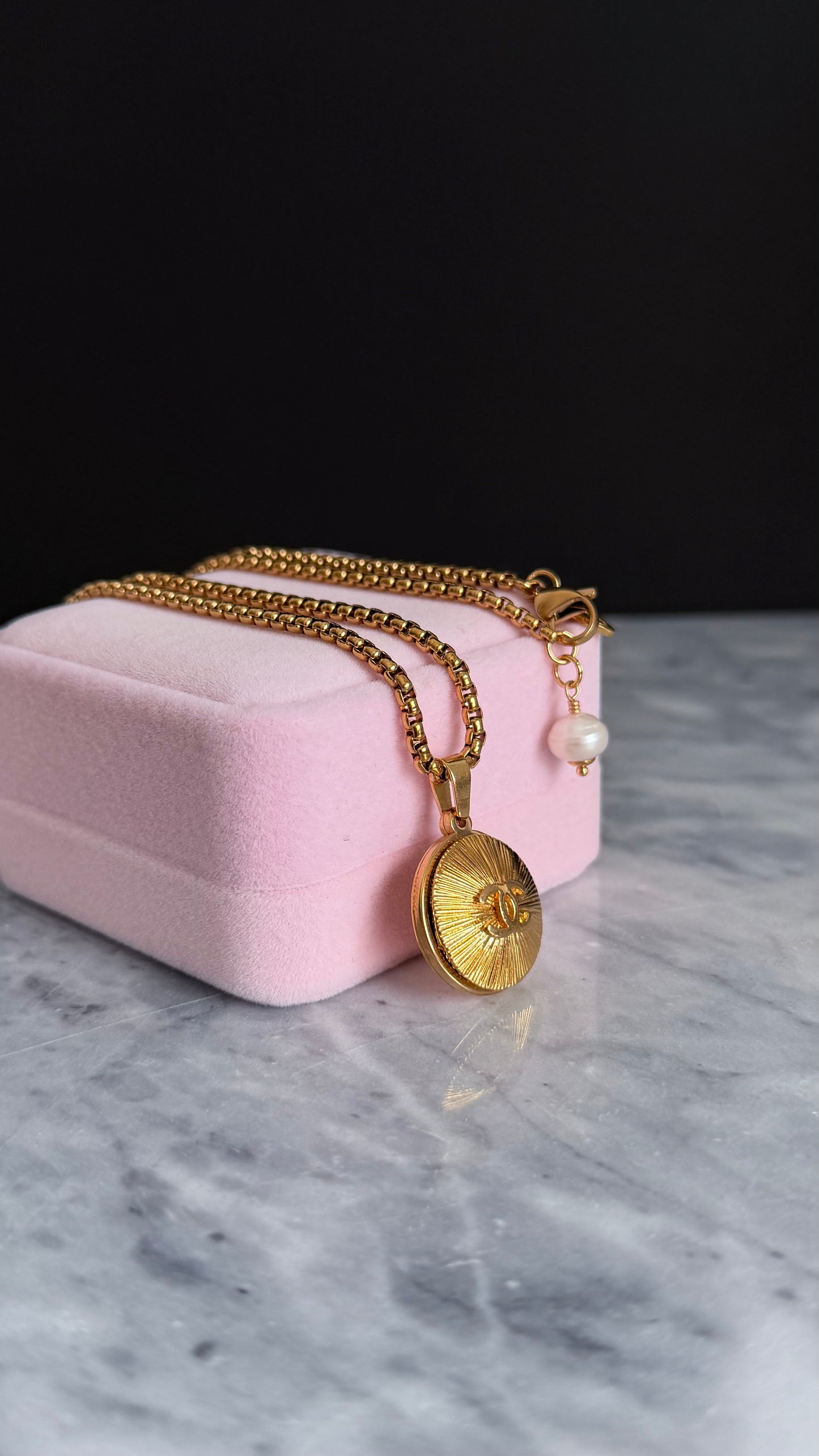 ✨ Extremely rare Authentic Reworked gold Button Necklace