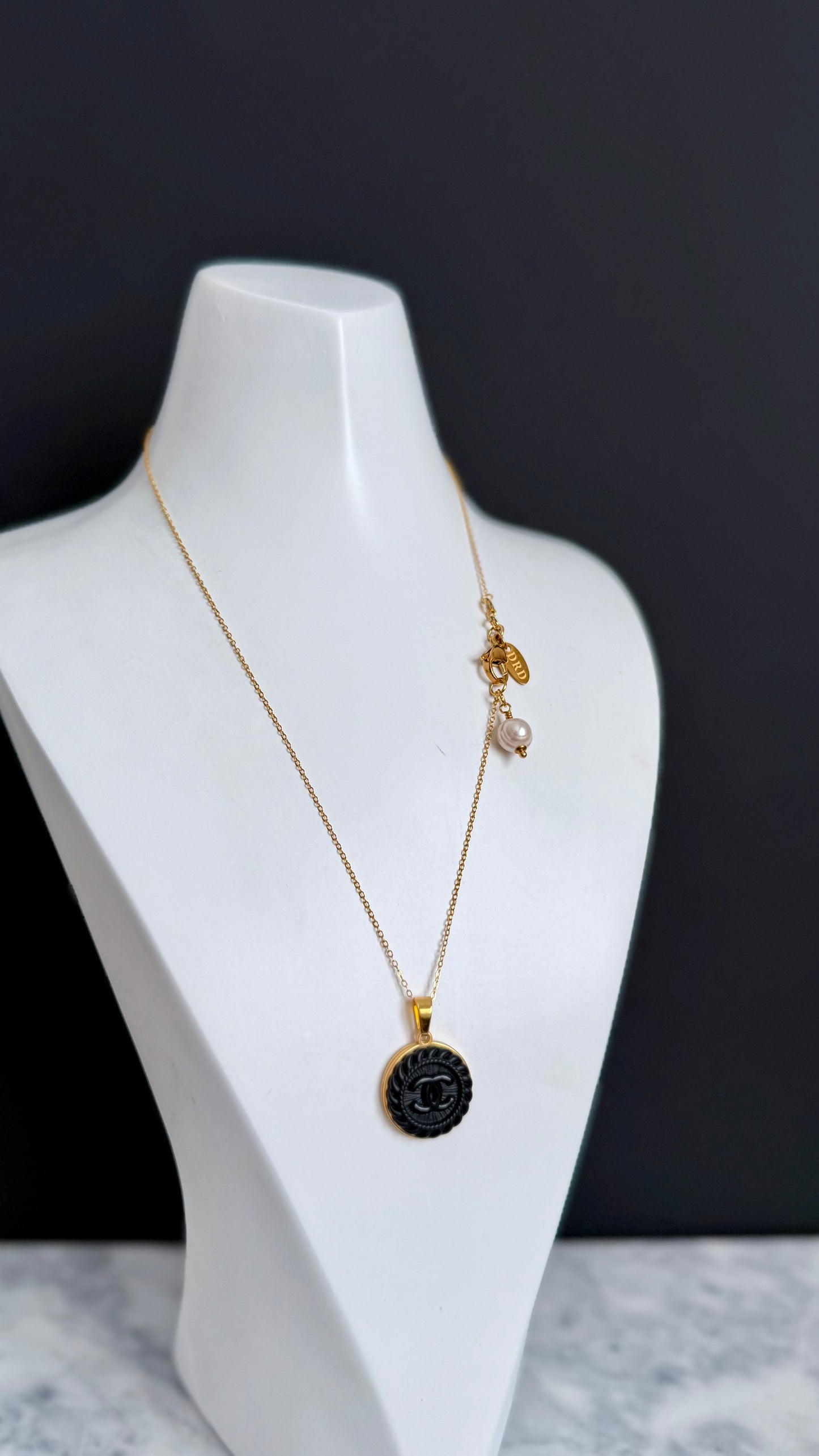 ✨RARE Vintage Authentic button Necklace