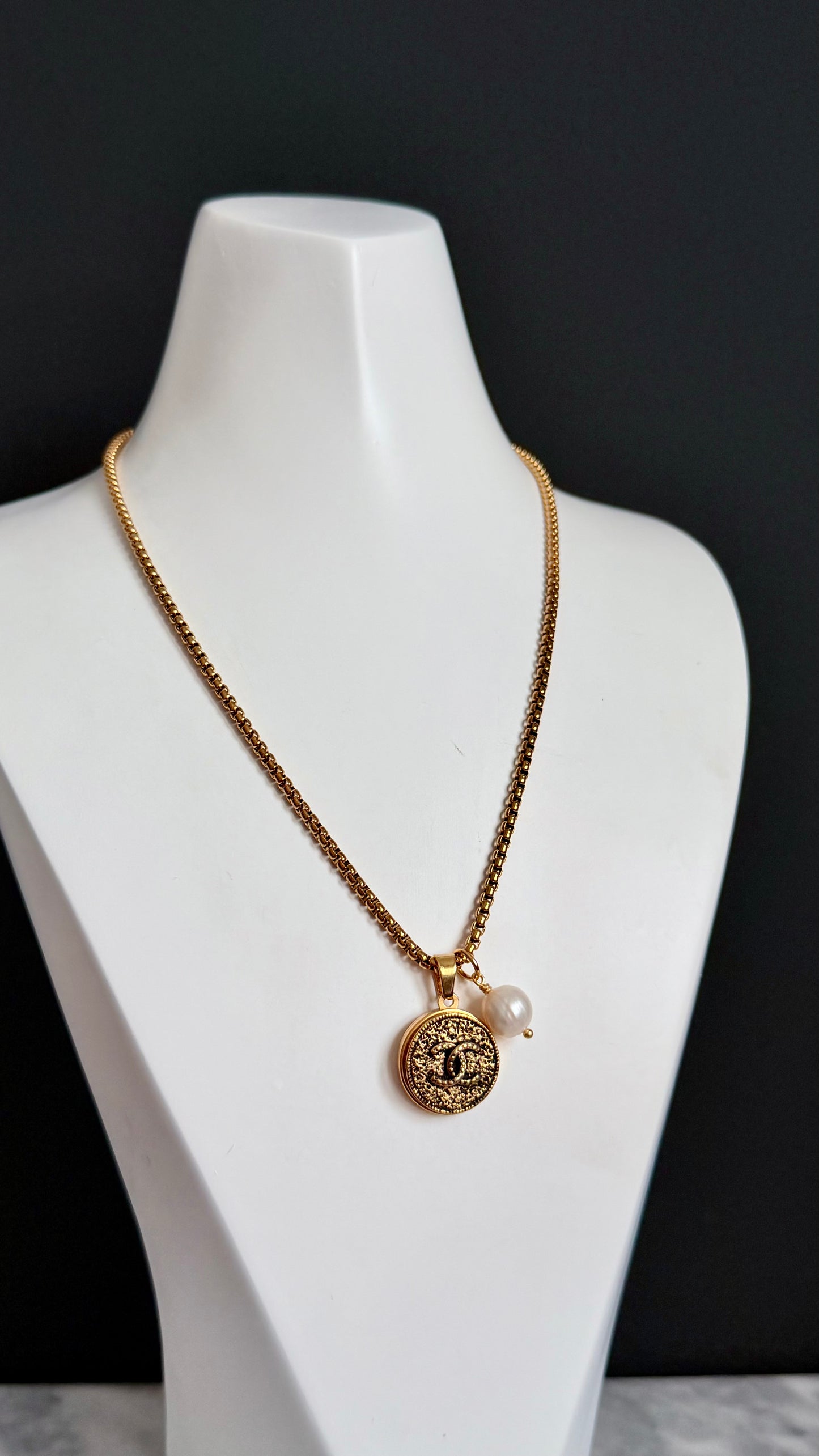 ❤️ EXTREMELY RARE reworked button necklace