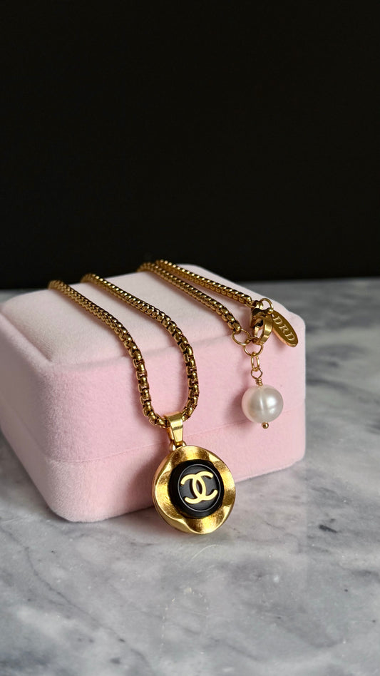 🖤 EXTREMELY RARE reworked button necklace
