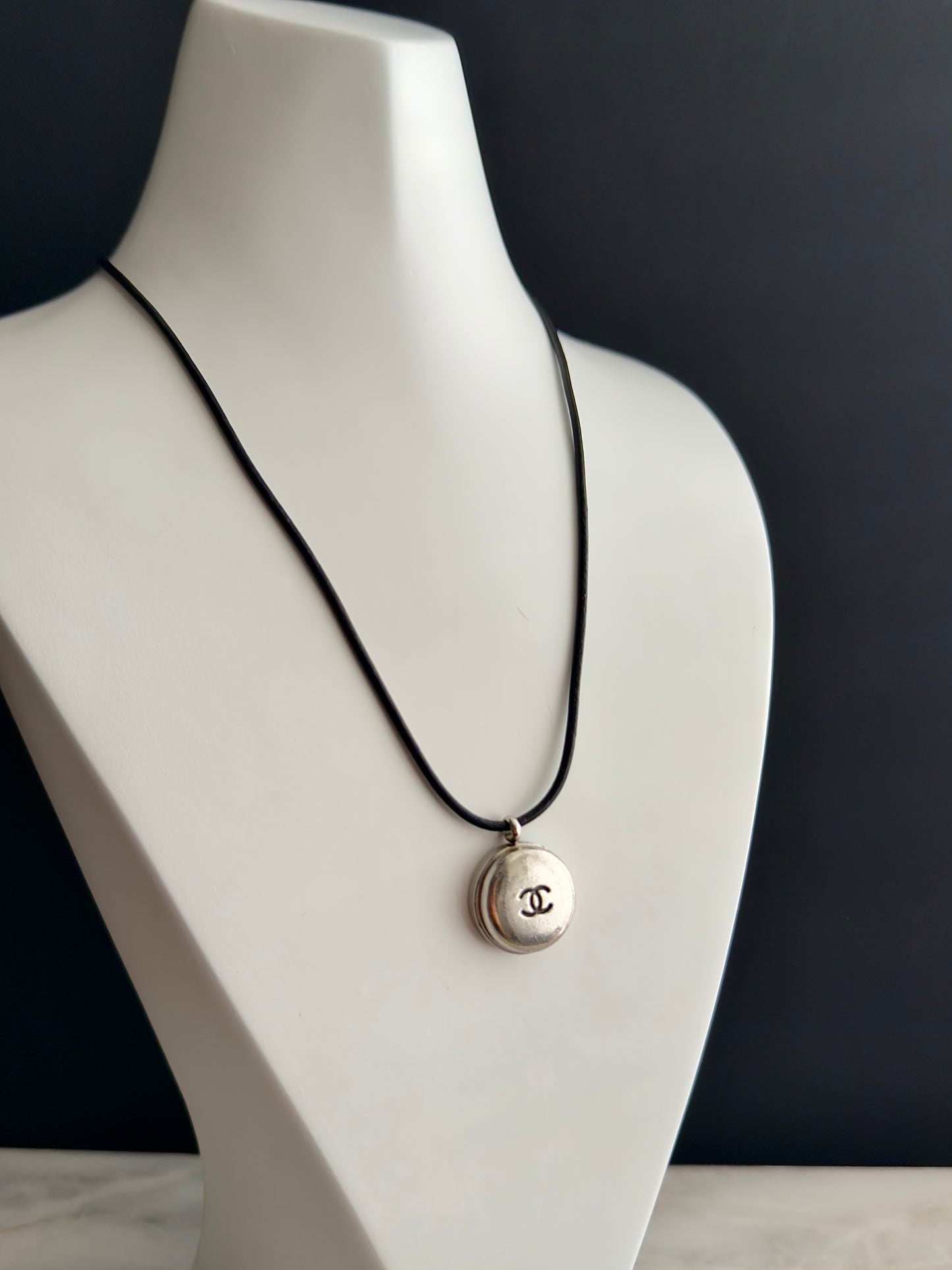 🖤 Authentic Reworked silver Button made with a leather necklace