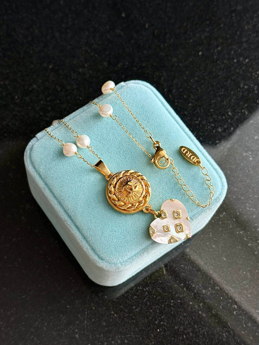 🤍 One of a kind delicate Authentic Reworked button necklace