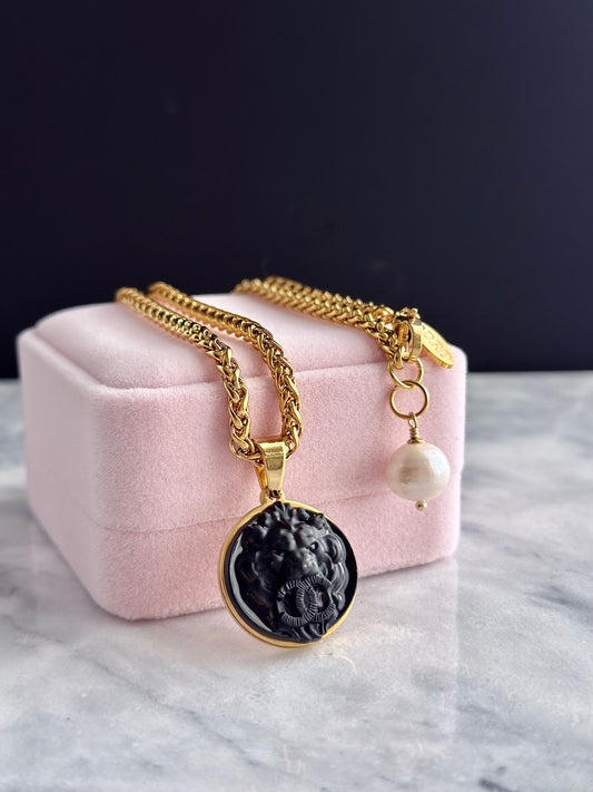 🖤 reworked button necklace