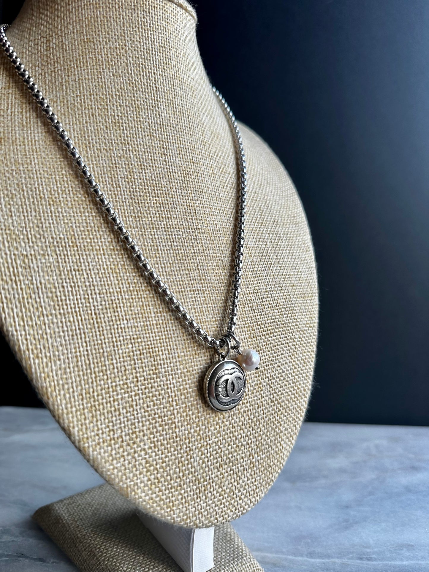 🖤 Authentic Vintage Reworked silver Button necklace