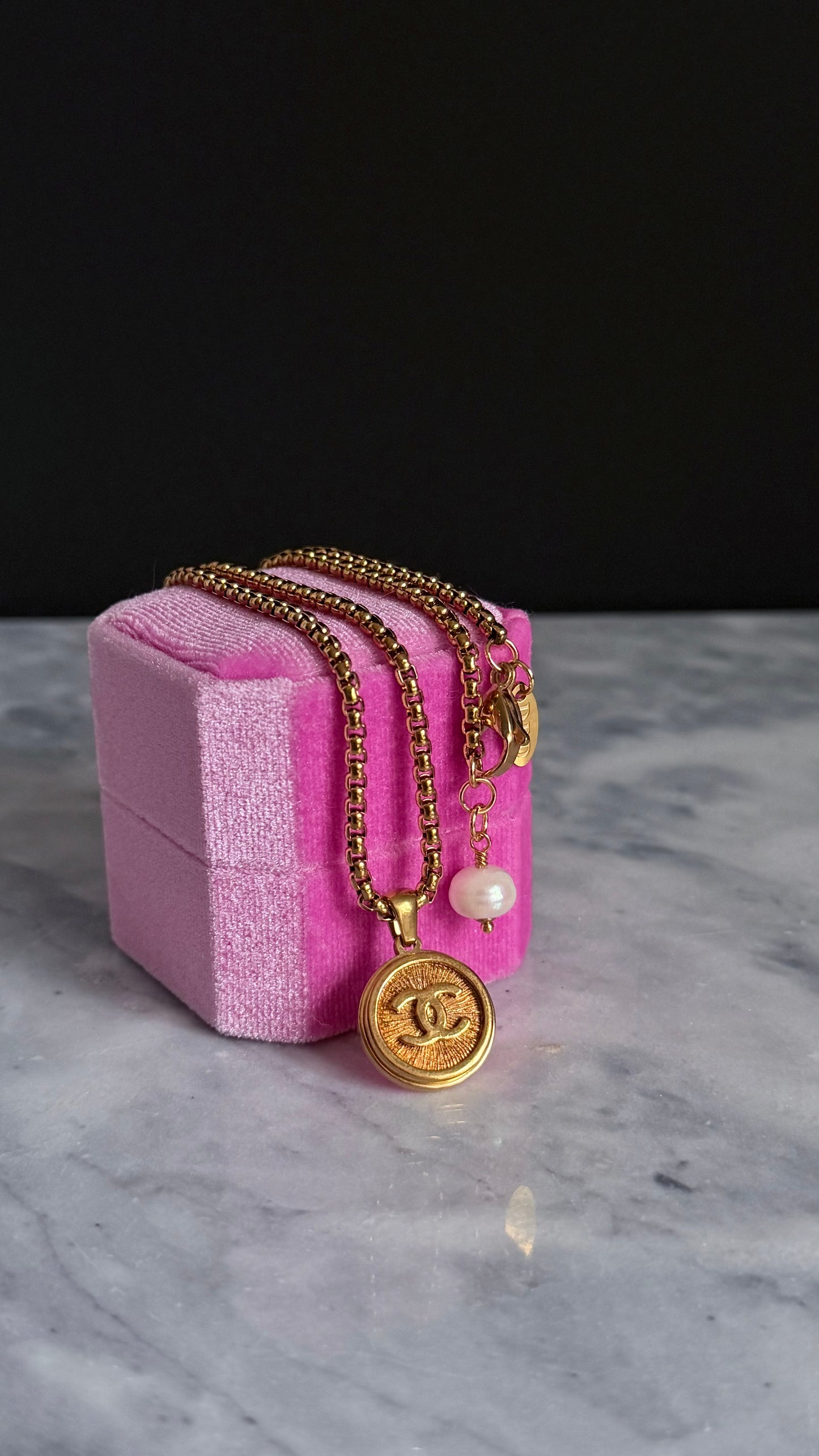 ✨ Extremely rare Authentic Reworked gold Button Necklace