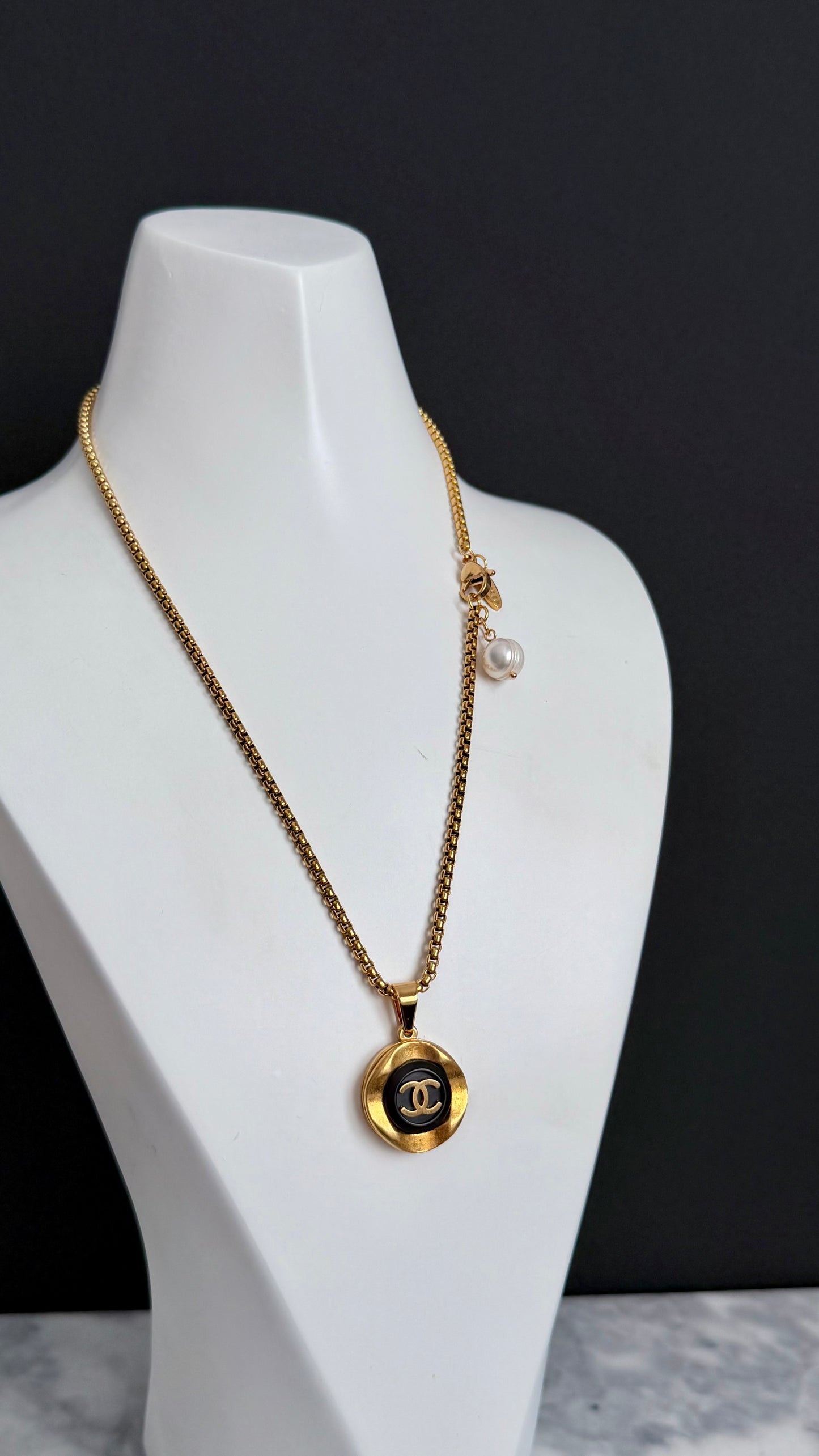 🖤 EXTREMELY RARE reworked button necklace