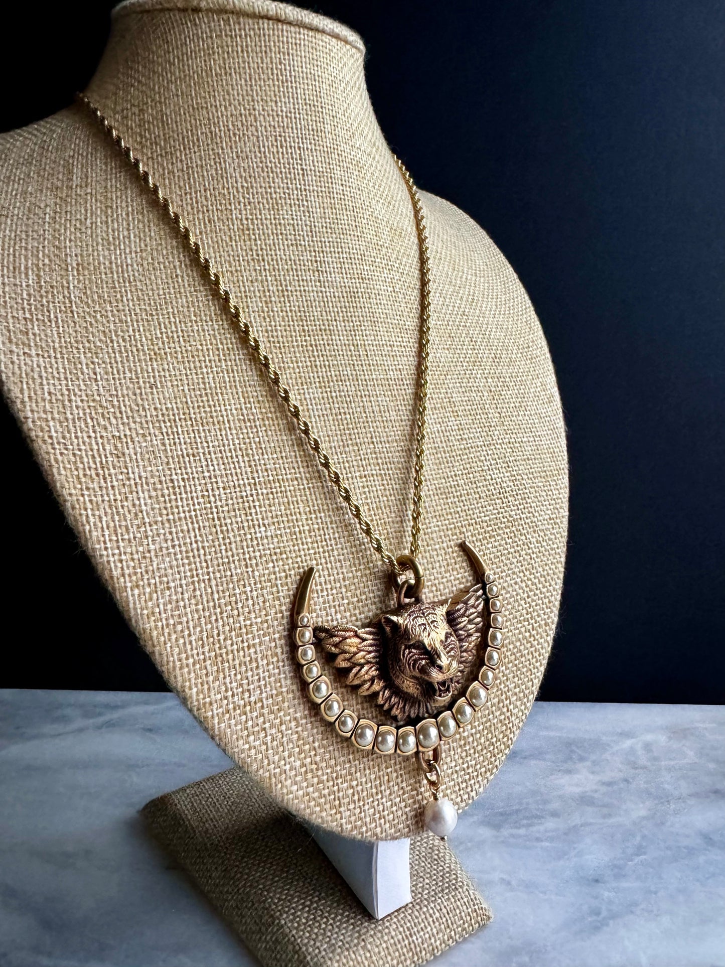 Vintage gold Gucci Tiger charm chain necklace • high quality