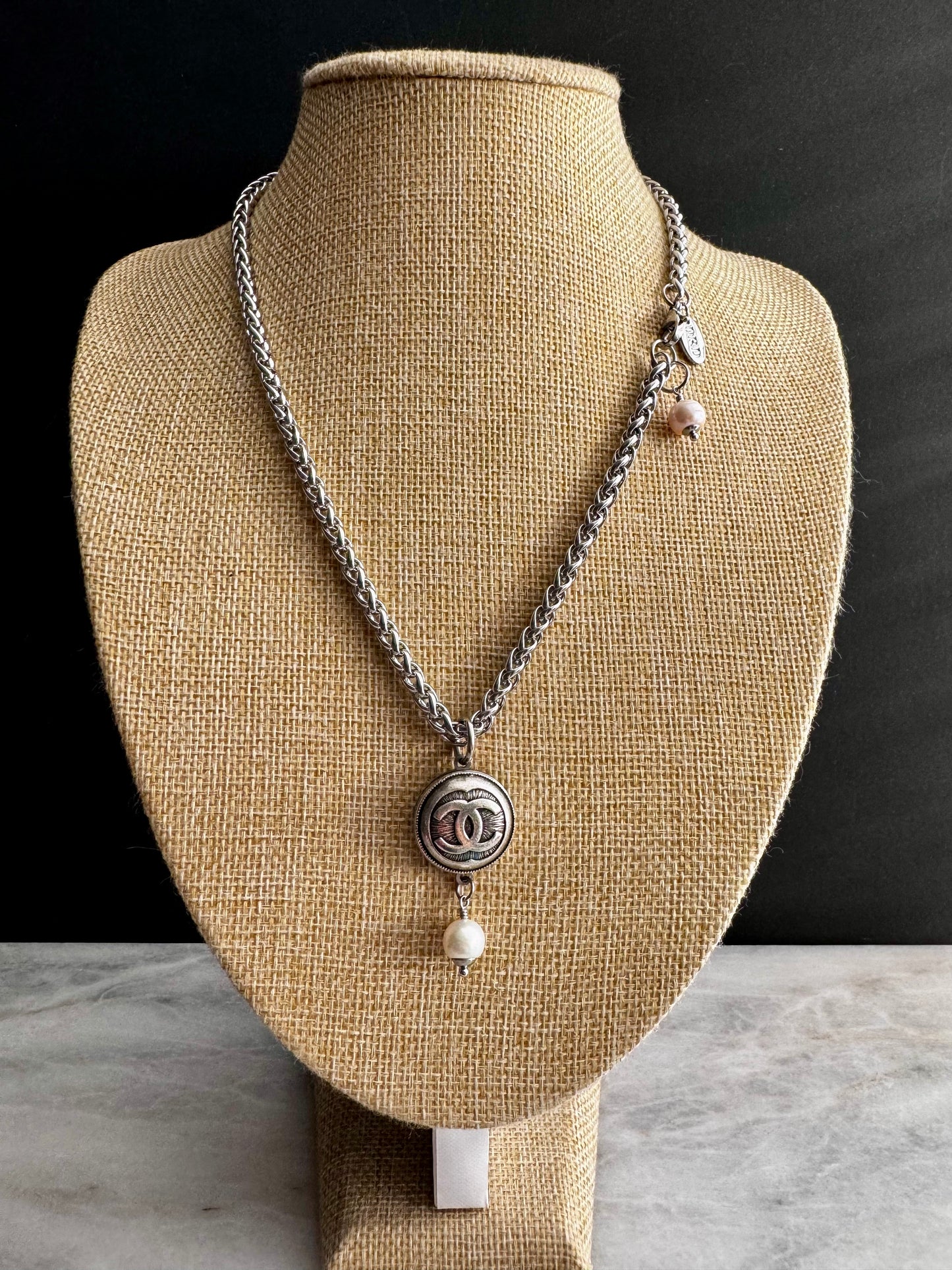 🖤 Authentic Vintage Reworked silver Button necklace