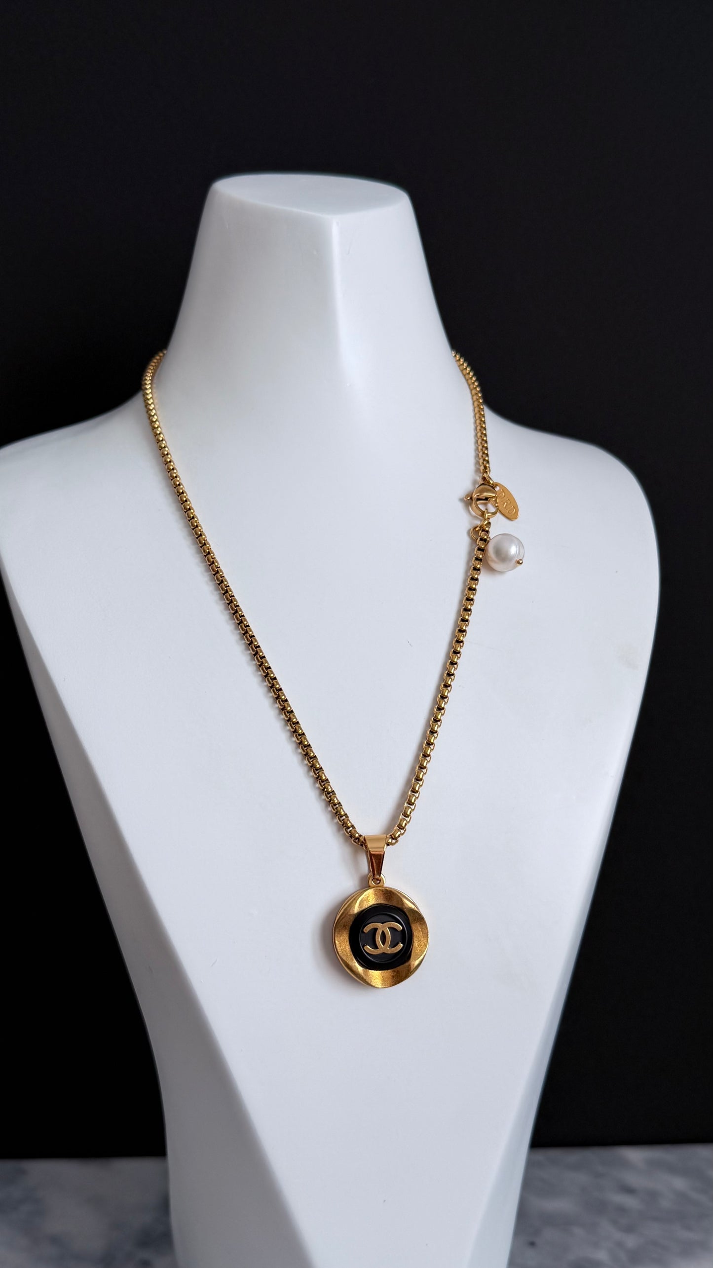 🖤 EXTREMELY RARE reworked button necklace