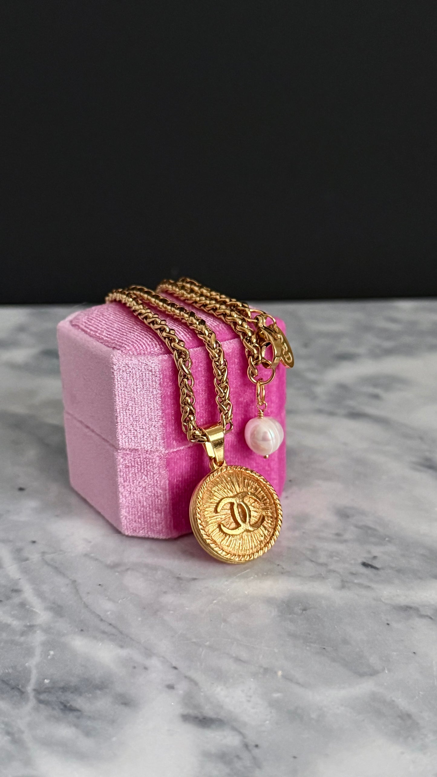 💛 LARGE EXTREMELY RARE reworked button necklace
