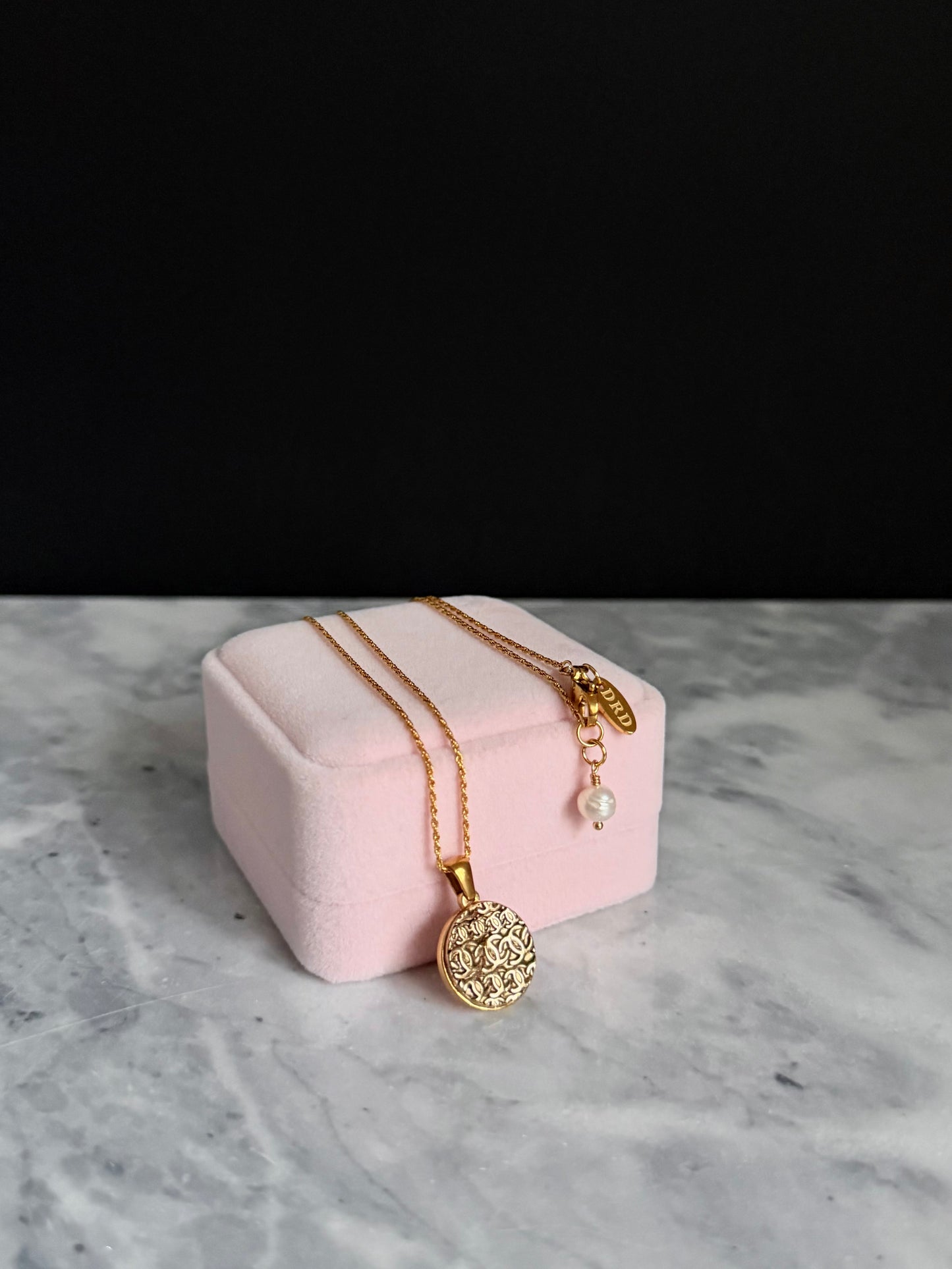 ✨RARE Vintage Authentic button Necklace