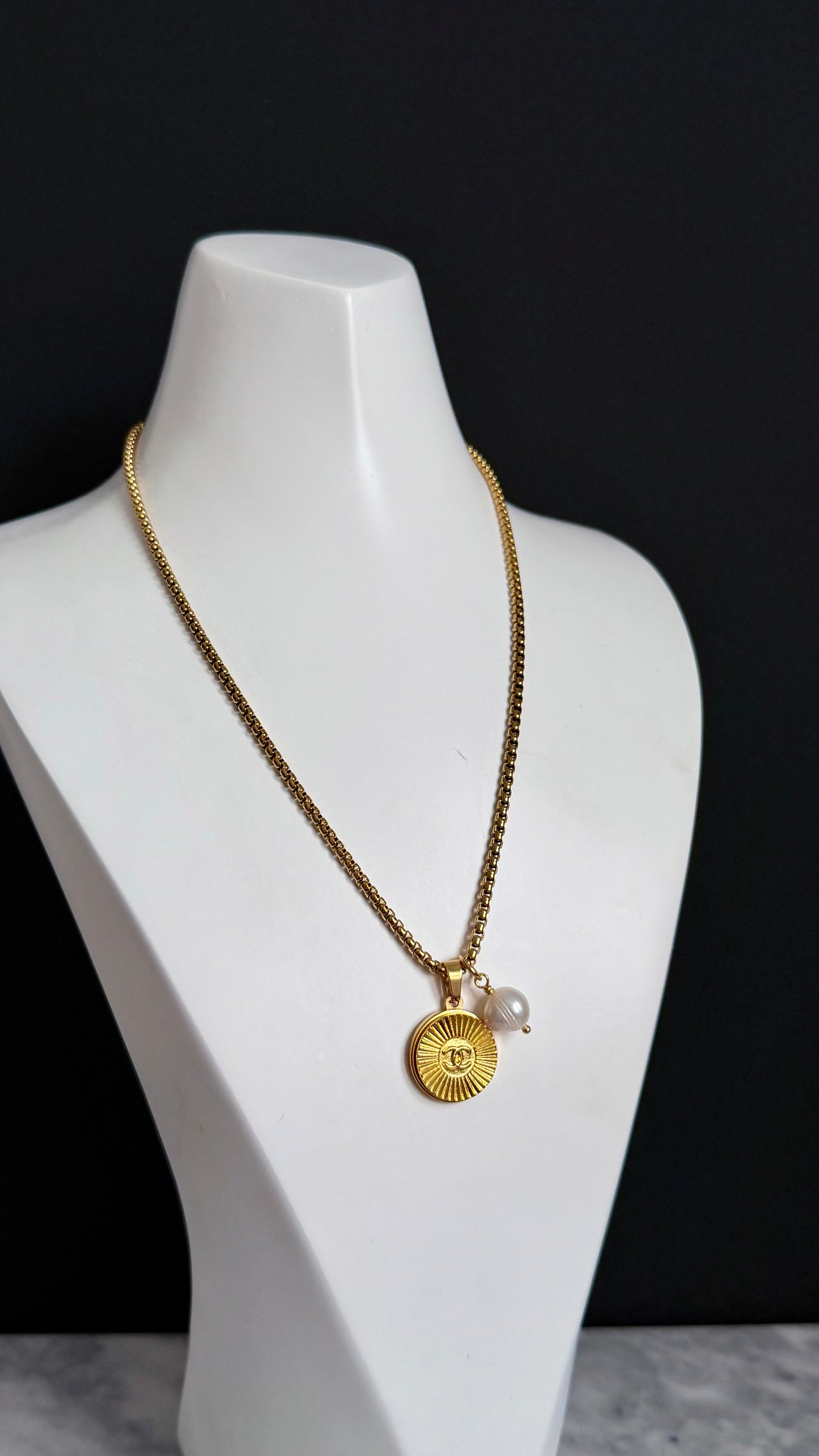 ❤️EXTREMELY RARE reworked button necklace