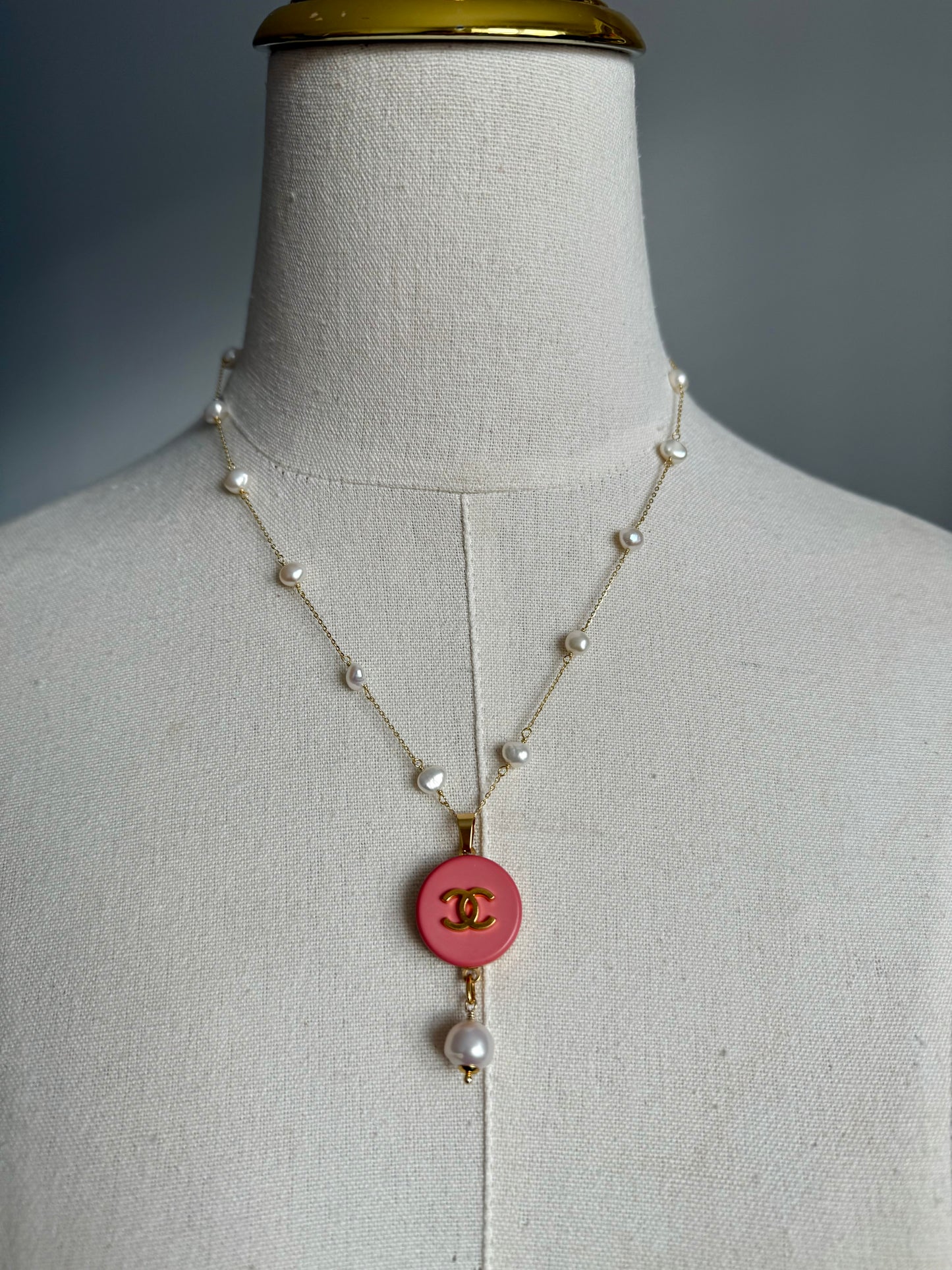 🌸 One of a kind delicate Authentic Reworked button necklace - 2 out of 2 bigger size