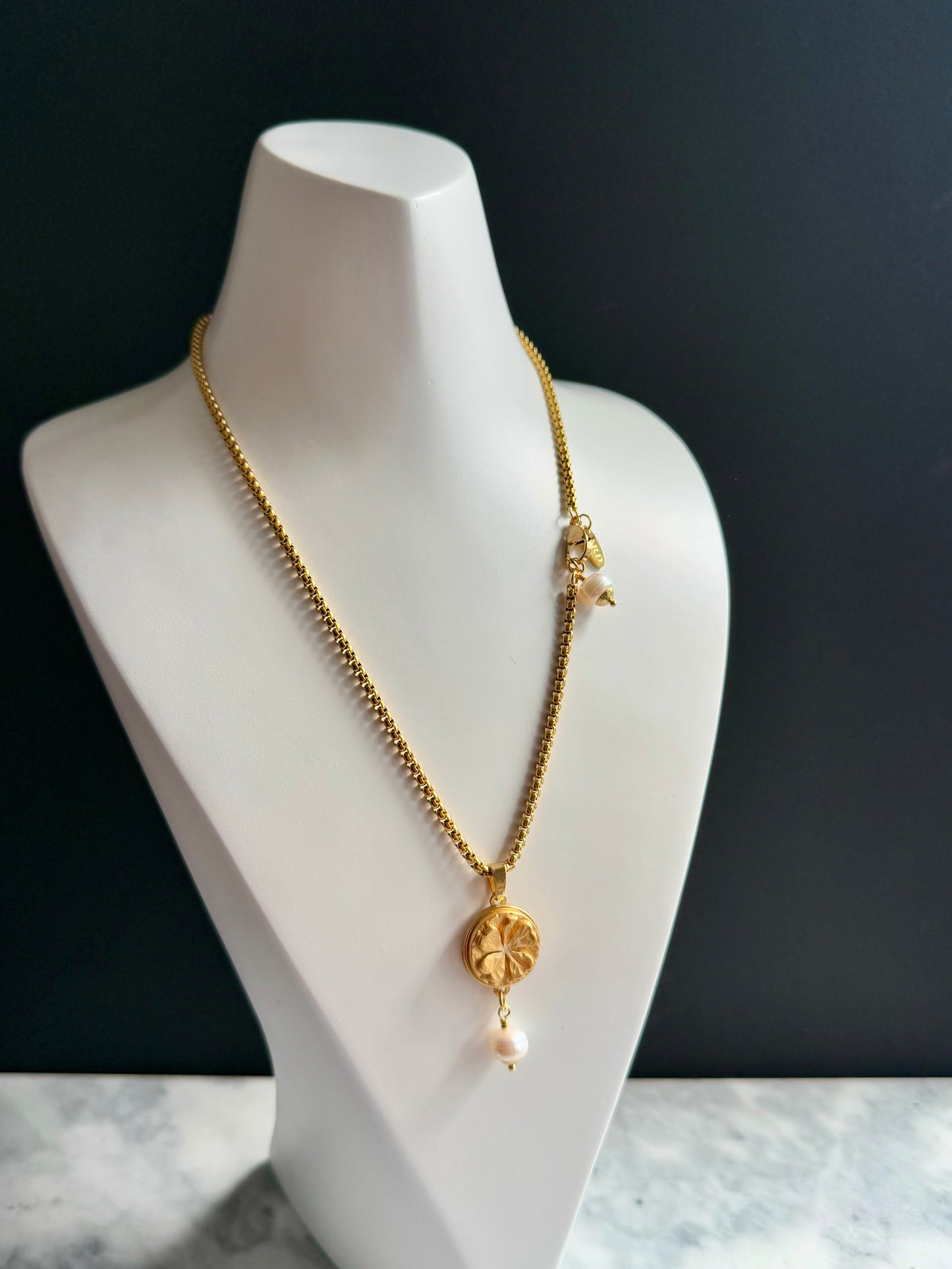 🍀 Rare gold enamel button necklace 1 out of 2 medium size