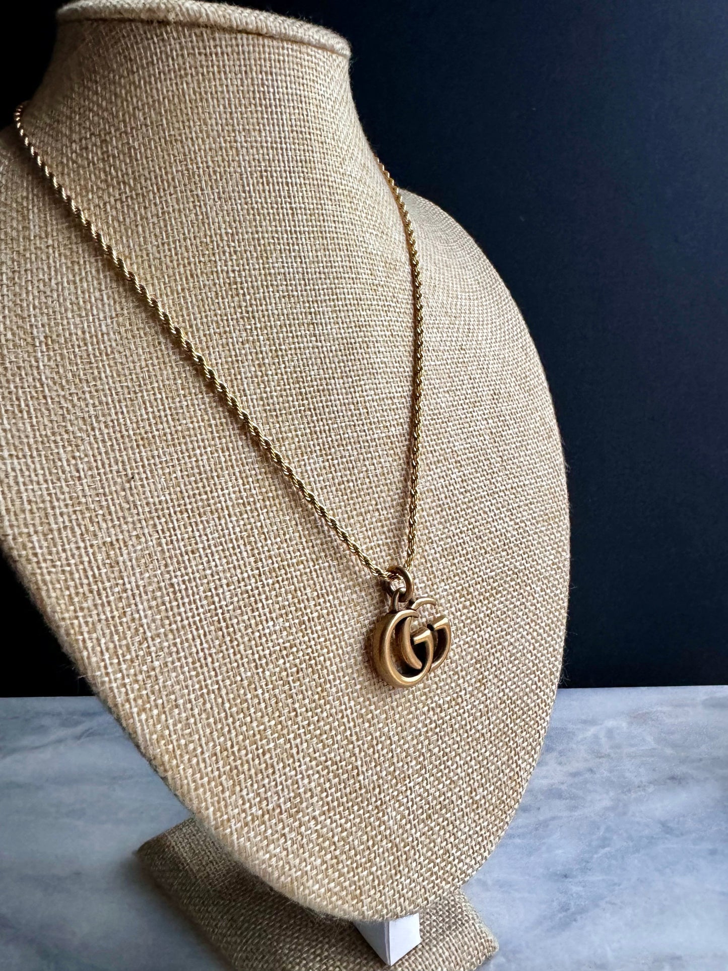 Vintage gold Gucci GG charm chain necklace • high quality wheat chain