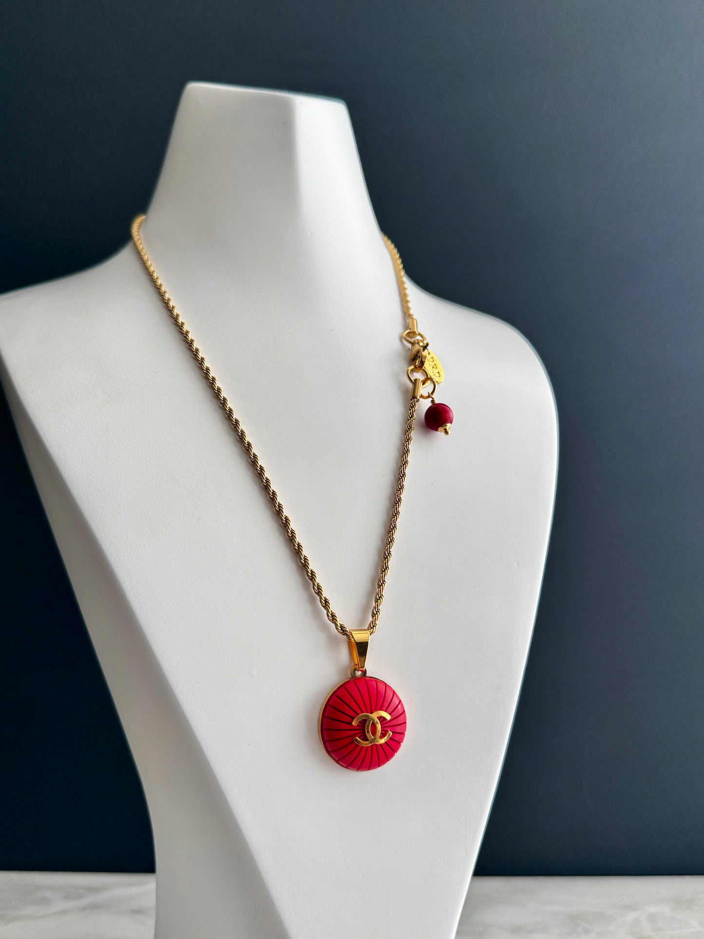 ❤️ EXTREMELY RARE reworked red button necklace