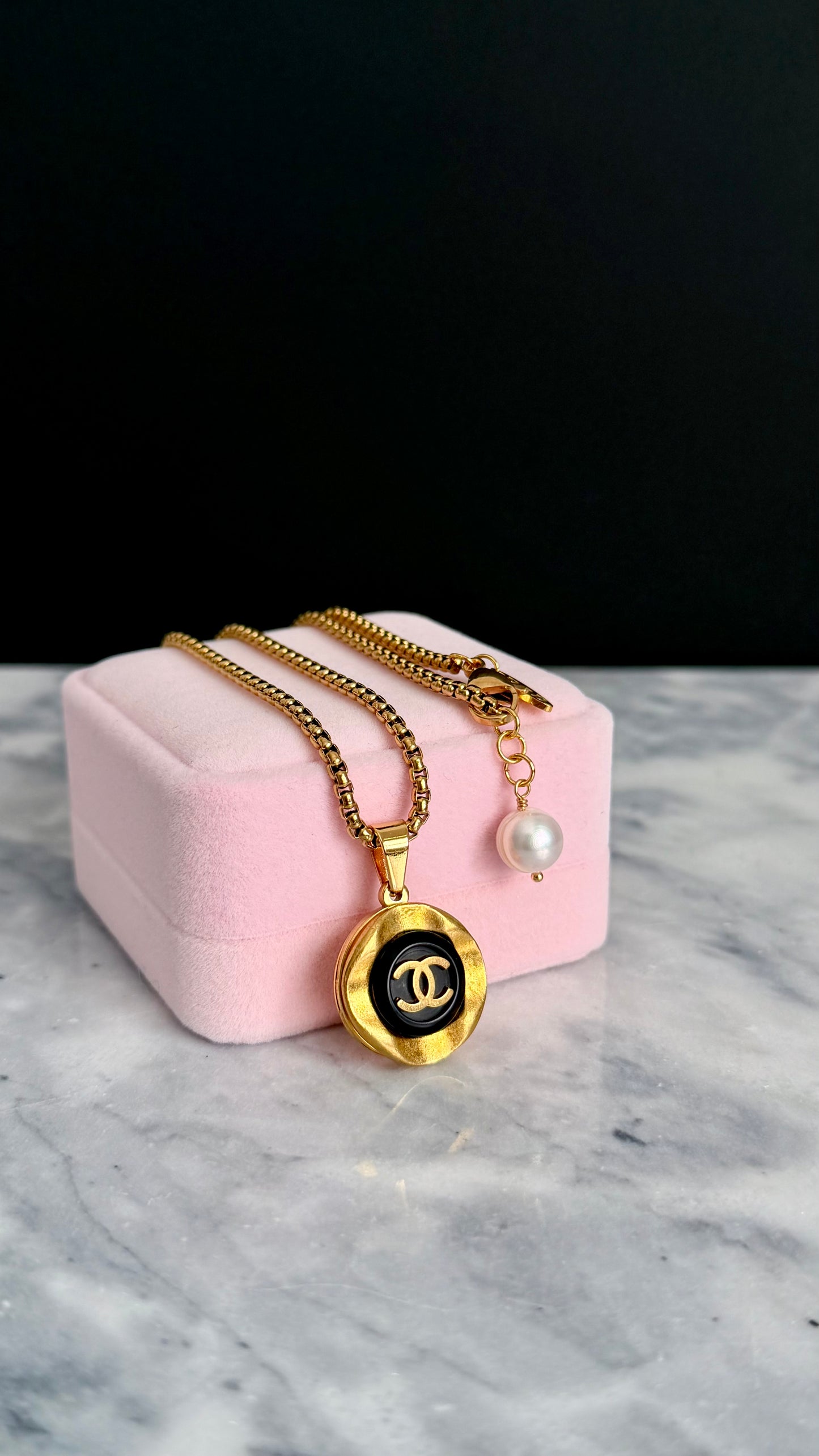 🖤 EXTREMELY RARE reworked button necklace