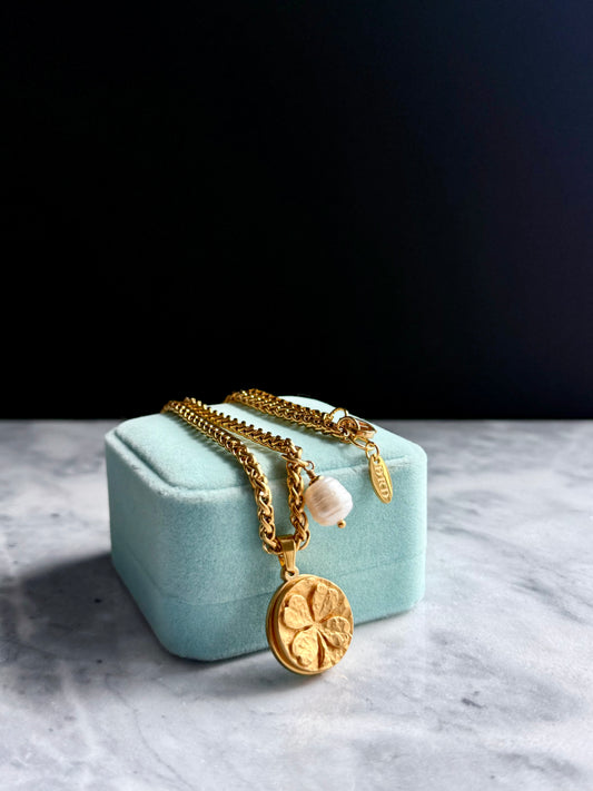 🍀 Rare gold enamel button necklace 2 out of 2 large size