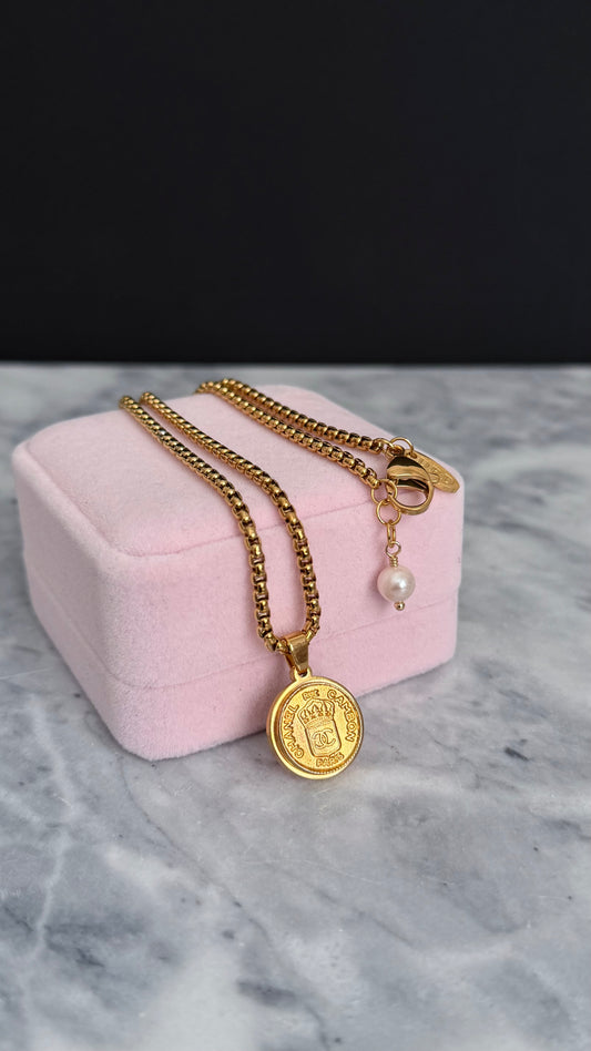 ✨Extremely rare Authentic Reworked gold Crown Button Necklace