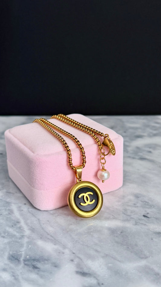 🖤 EXTREMELY RARE reworked button necklace