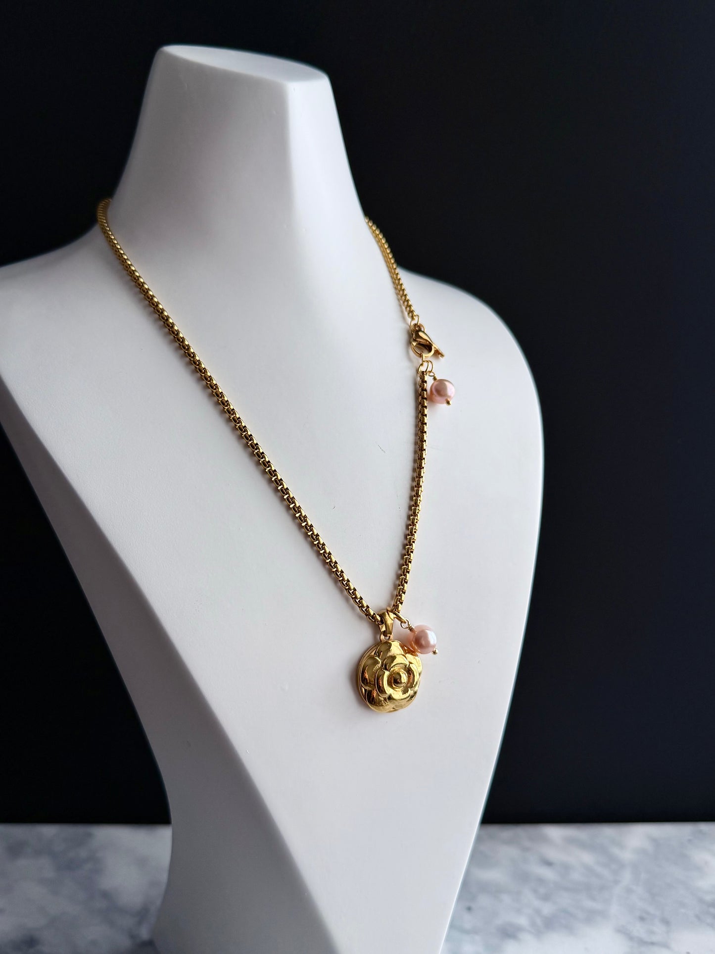 🌼 CAMELLIA 🌼 Extremely rare Vintage Authentic reworked Gold button Necklace with pink pearls - ONE OF A KIND
