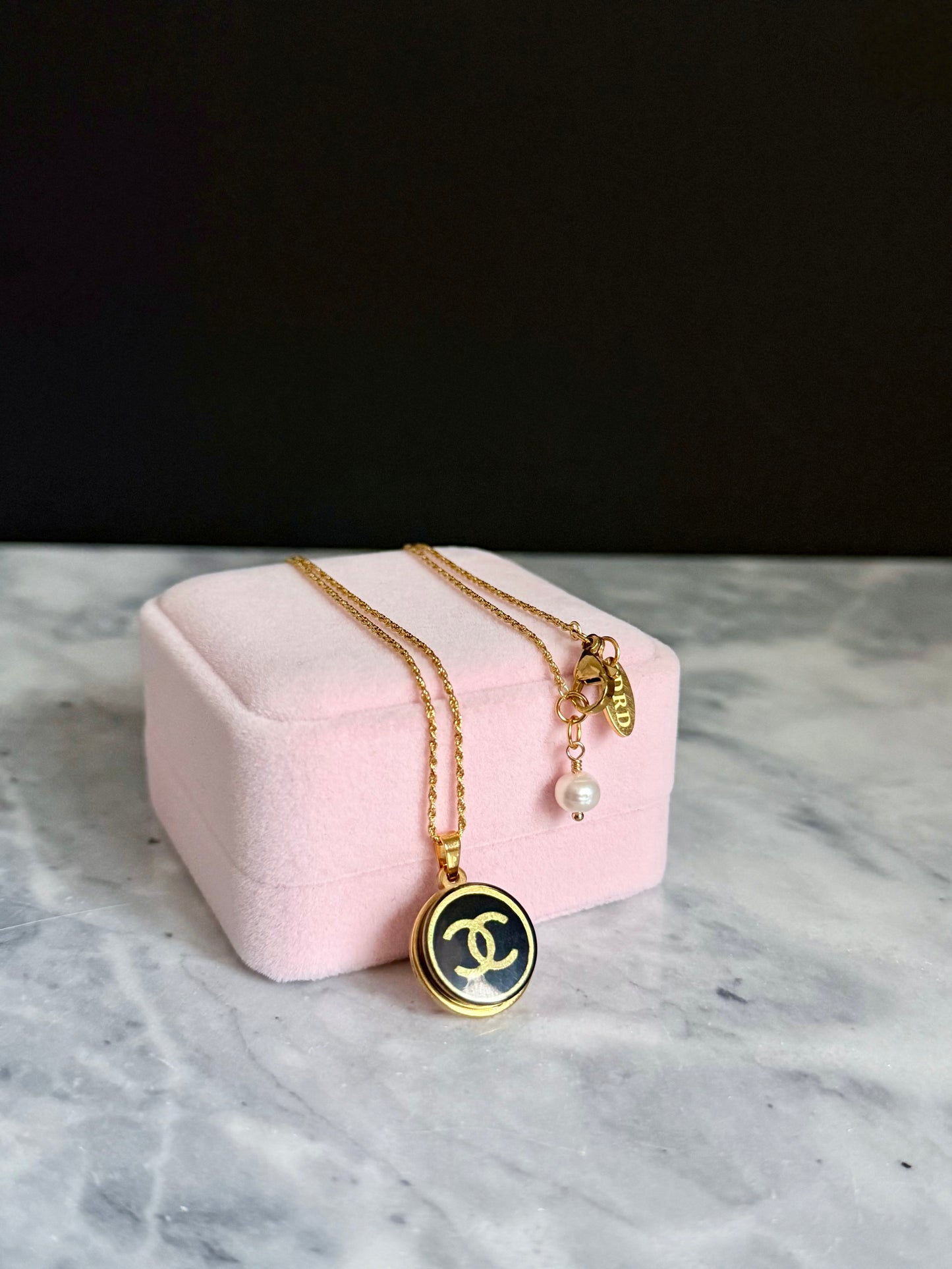 ✨RARE Vintage Authentic button Necklace