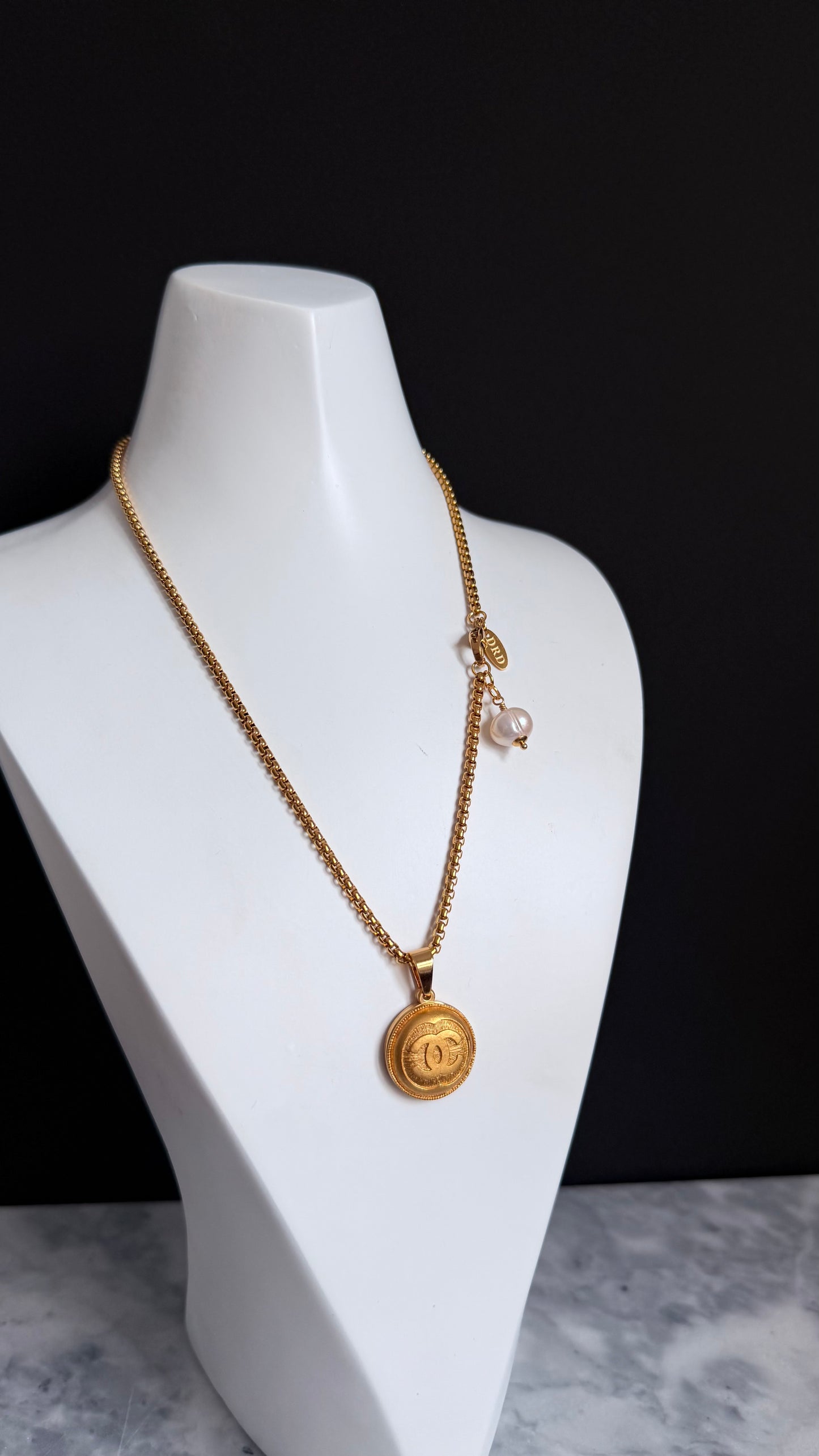 ✨ Extremely rare Authentic Reworked gold Button Necklace