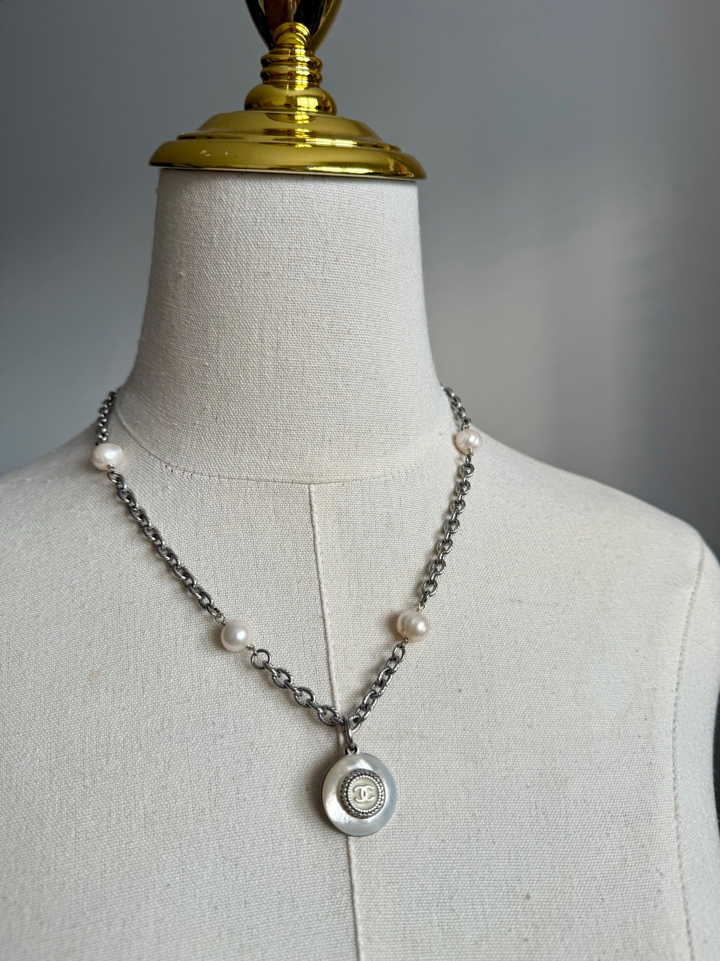 🤍 Extremely rare Authentic Reworked silver Button Necklace