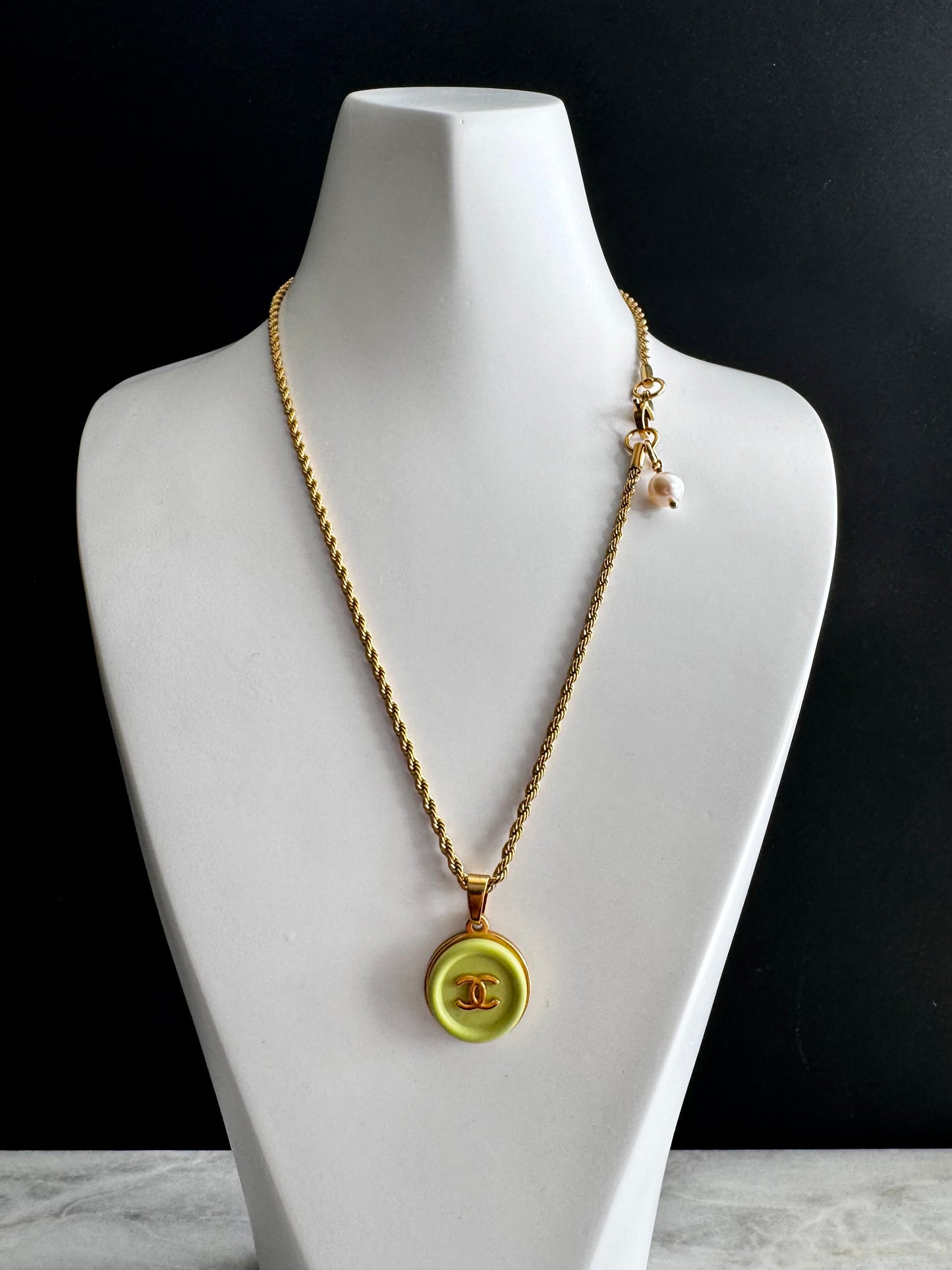 💚 EXTREMELY RARE reworked button necklace