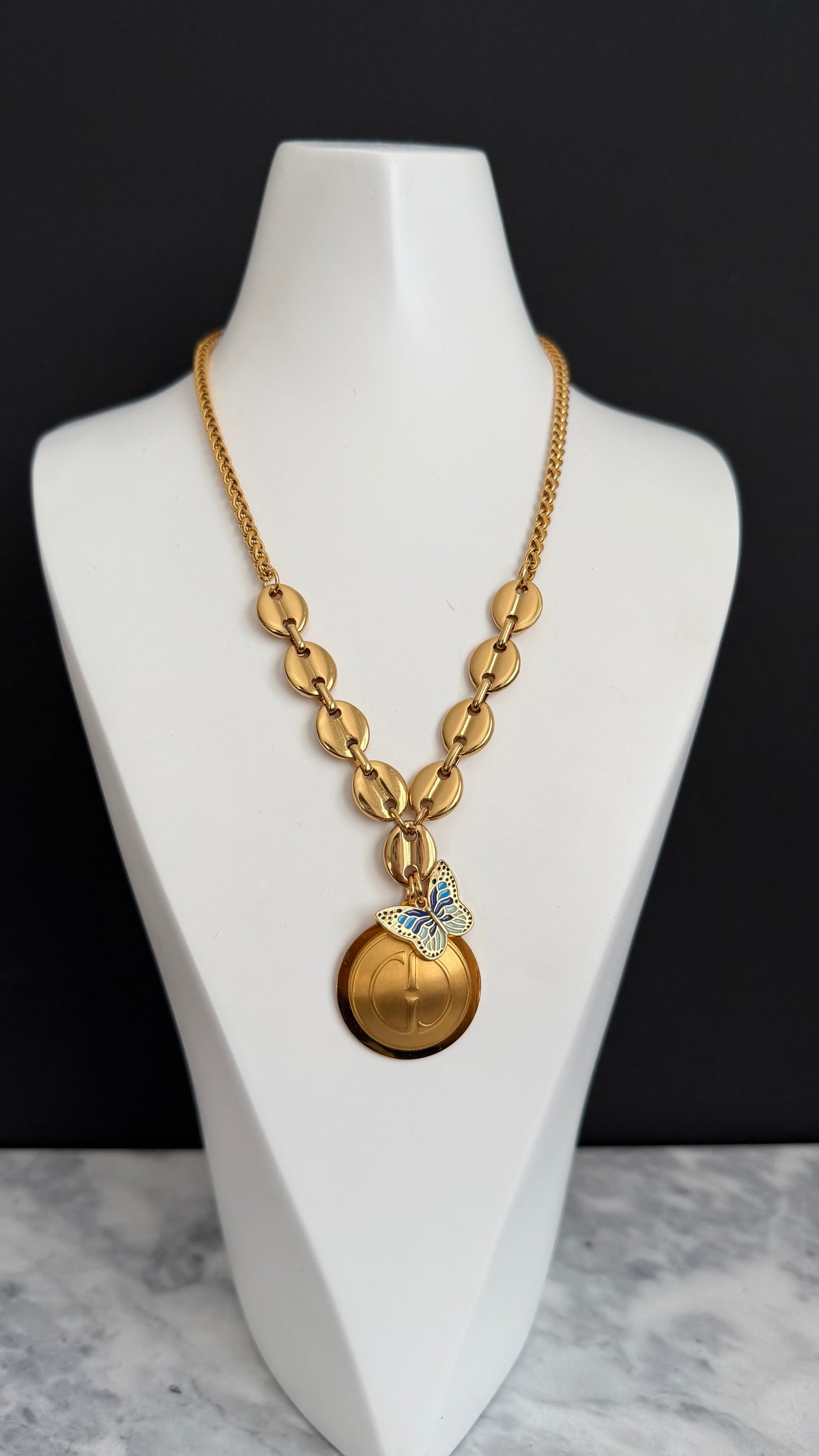 🦋 Gold reworked Vintage Gucci button necklace • high quality