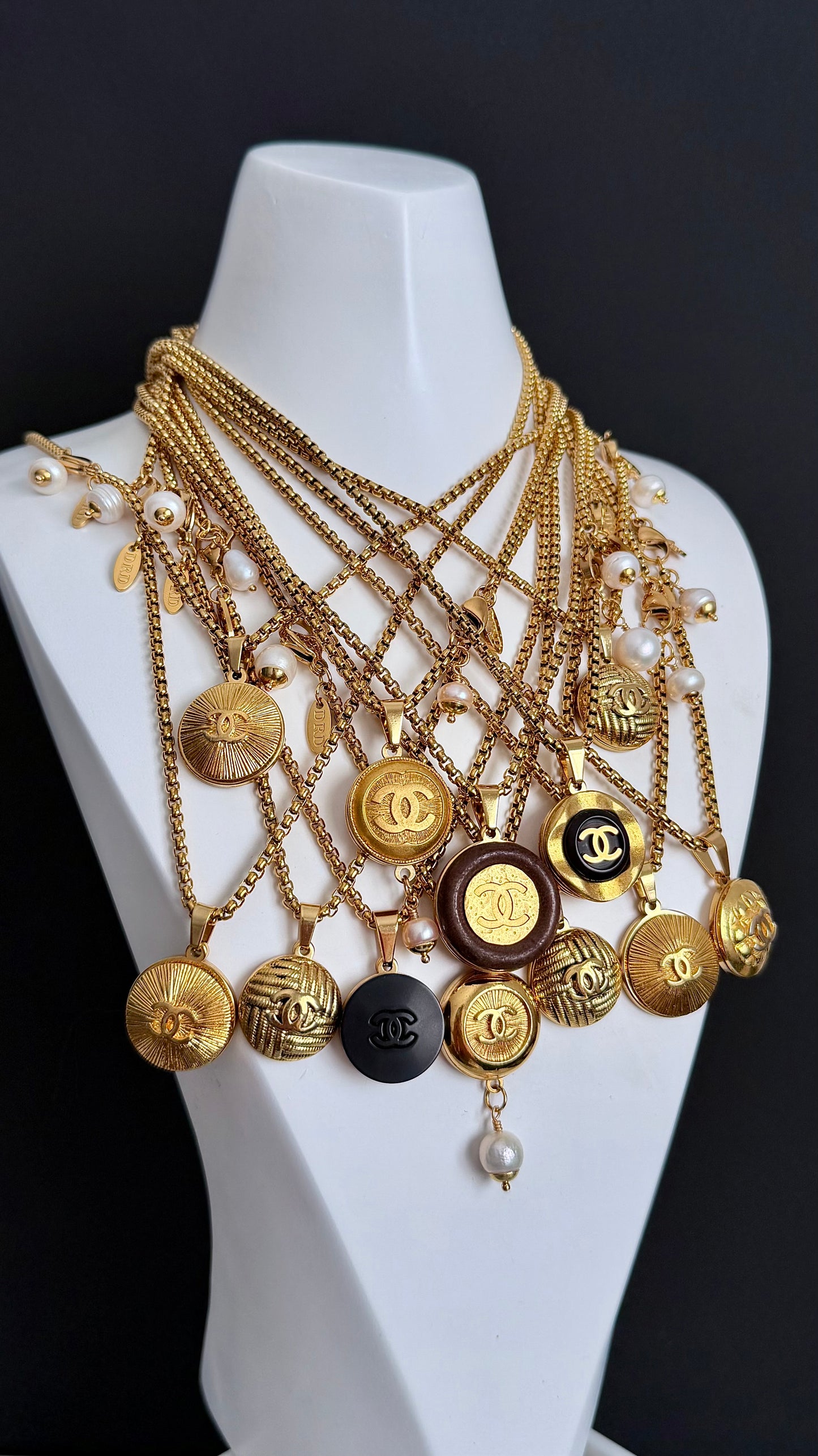 ✨ Extremely rare Authentic Reworked gold Button Necklace